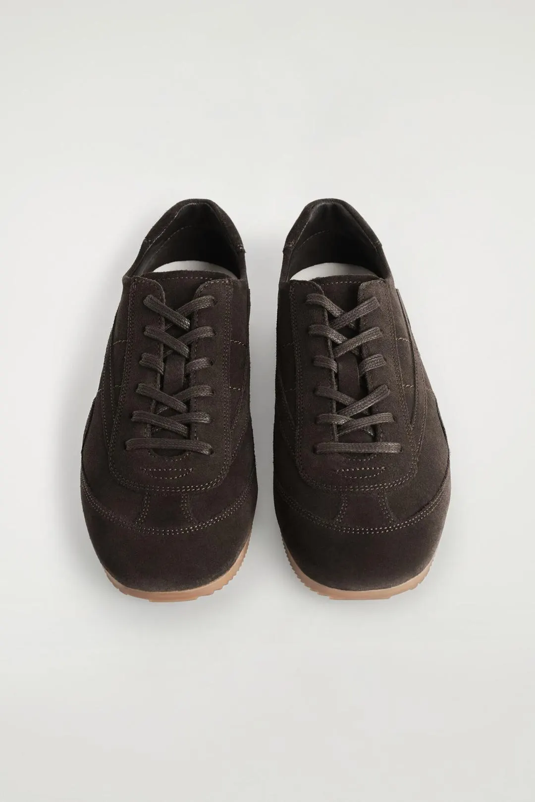 Кроссовки в стиле German Army Trainer из кожи и замши, COS