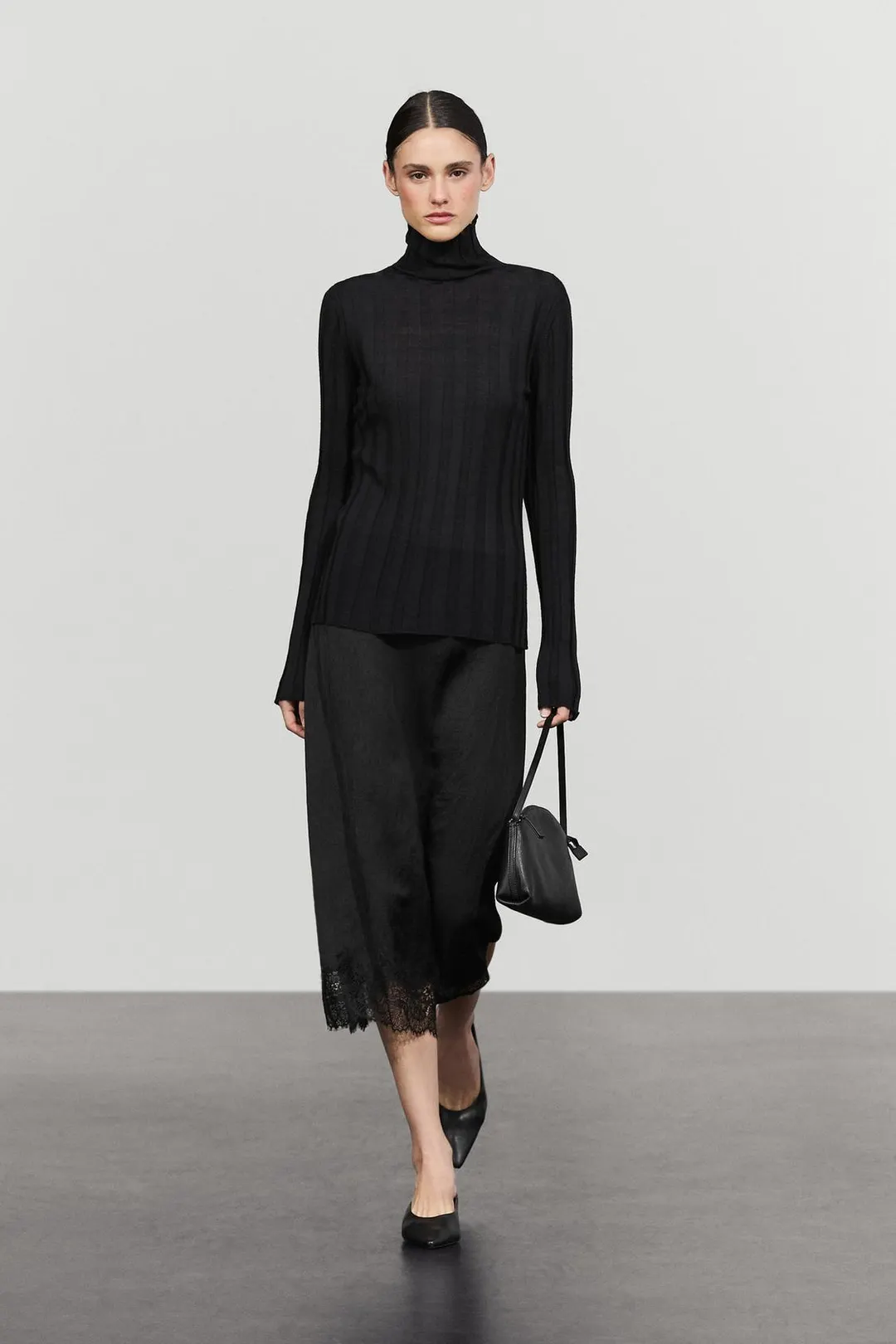 Струящаяся юбка миди с кружевом, Massimo Dutti