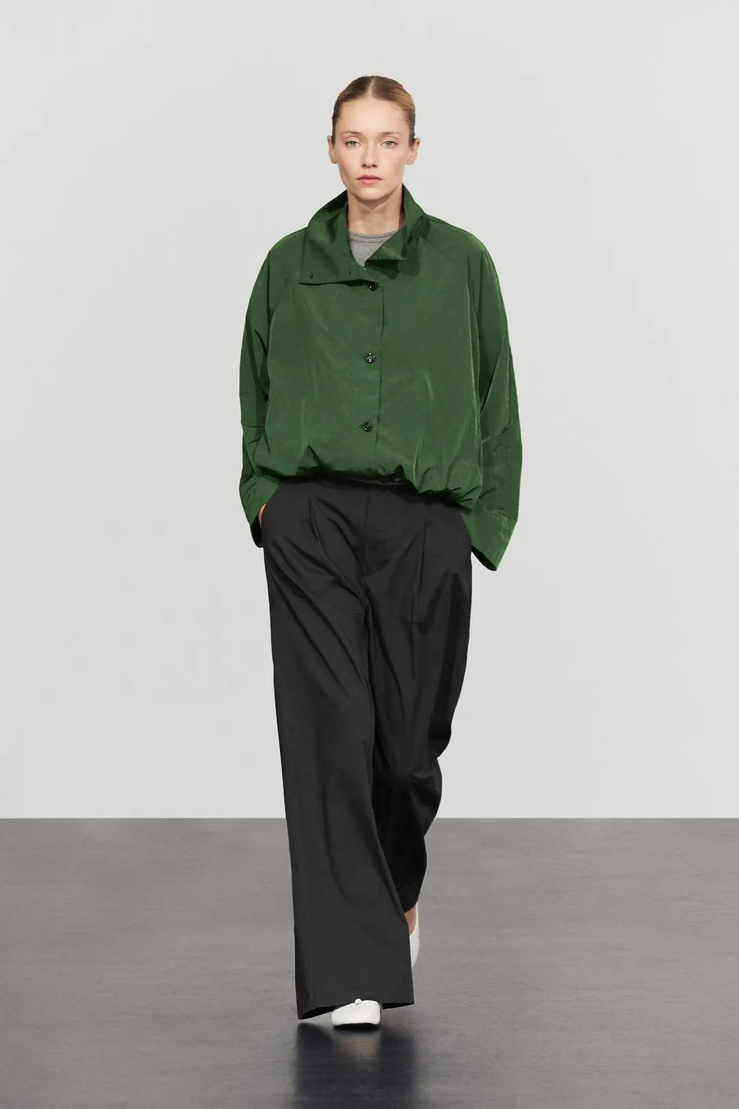 Бомбер из технологичной ткани, Massimo Dutti