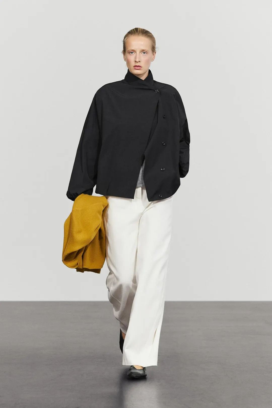 Бомбер из технологичной ткани с боковой кнопкой, Massimo Dutti