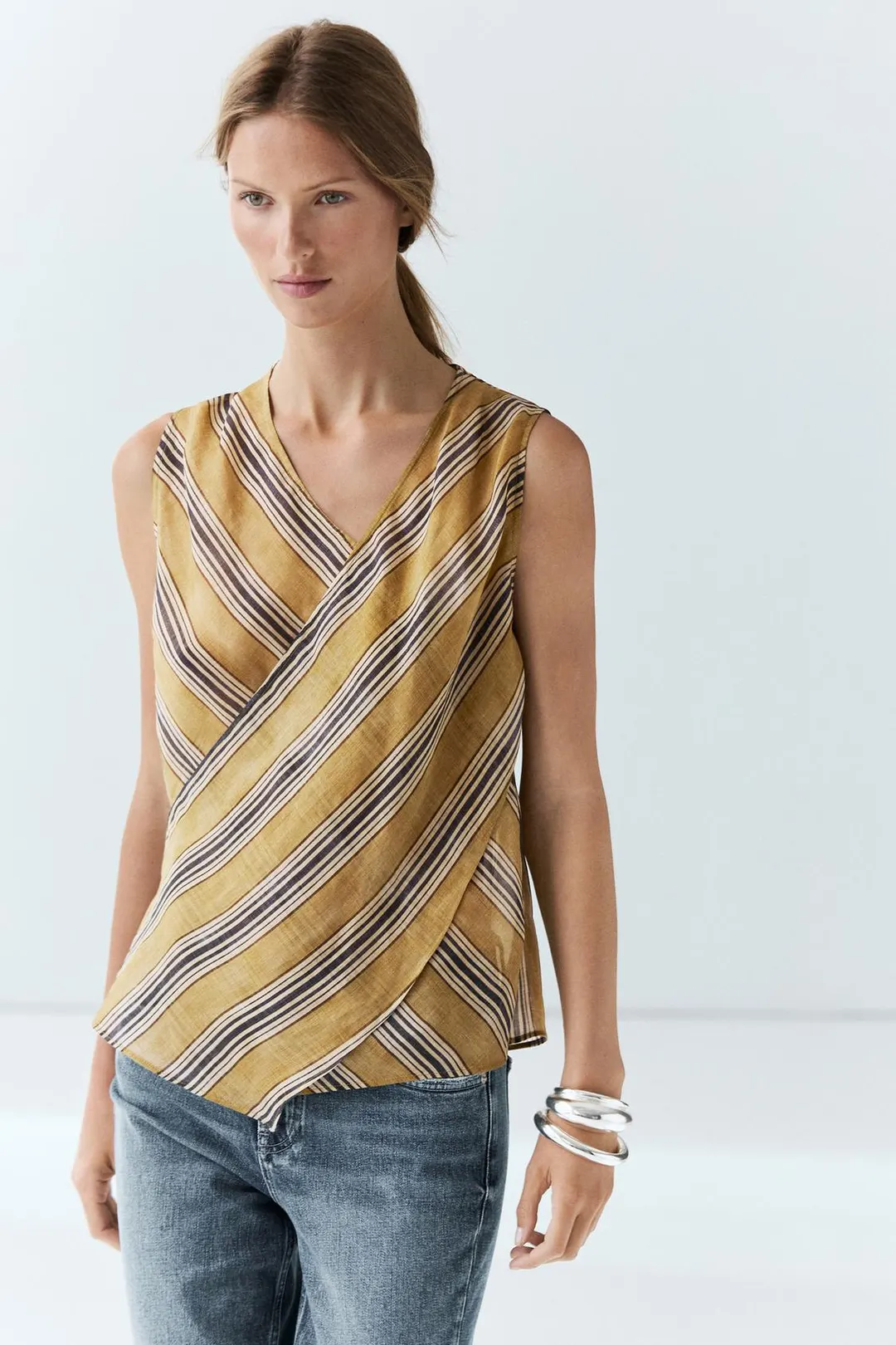 Топ струящийся в полоску с запахом из смеси рами, Massimo Dutti
