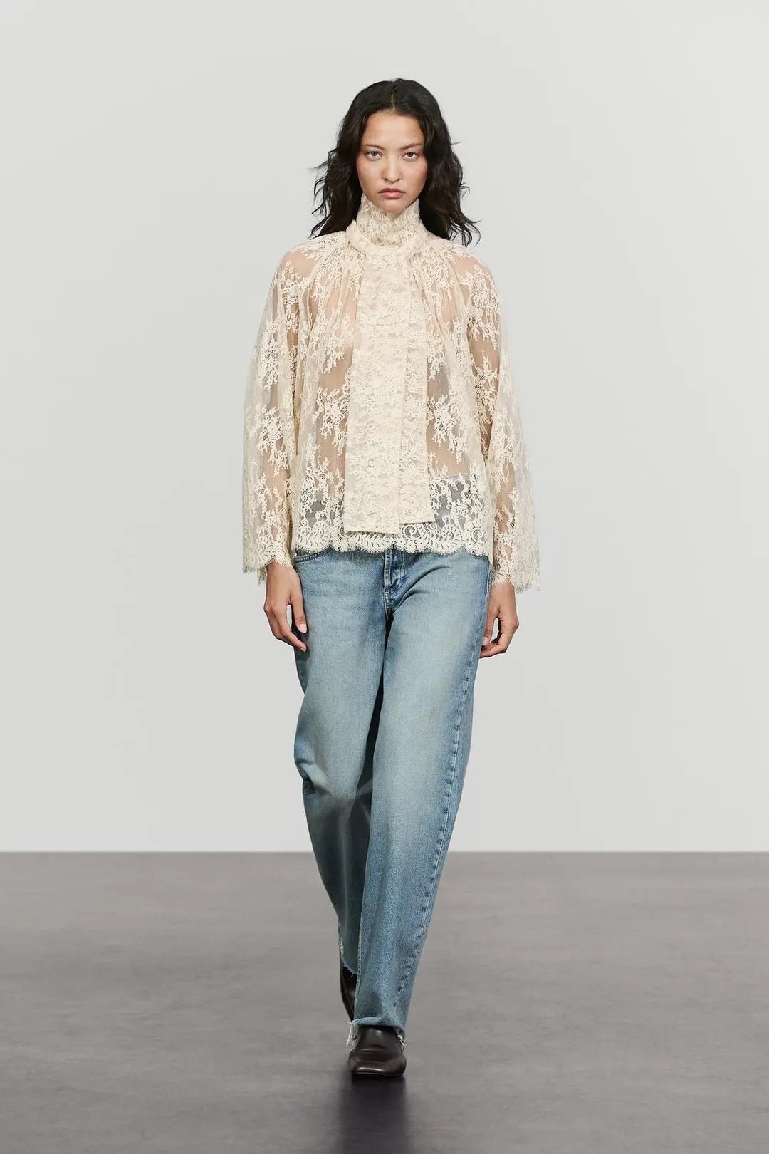 Кружевная блузка струящегося кроя с завязками, Massimo Dutti