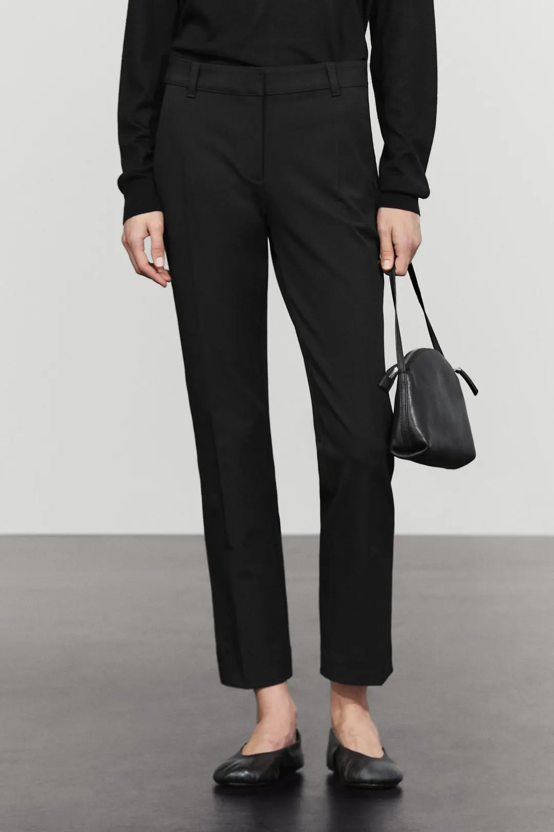 Брюки эластичные из технологичной ткани, Massimo Dutti