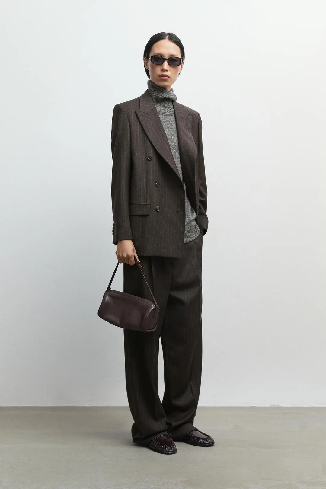Костюмные брюки в тонкую полоску с вытачками, Massimo Dutti