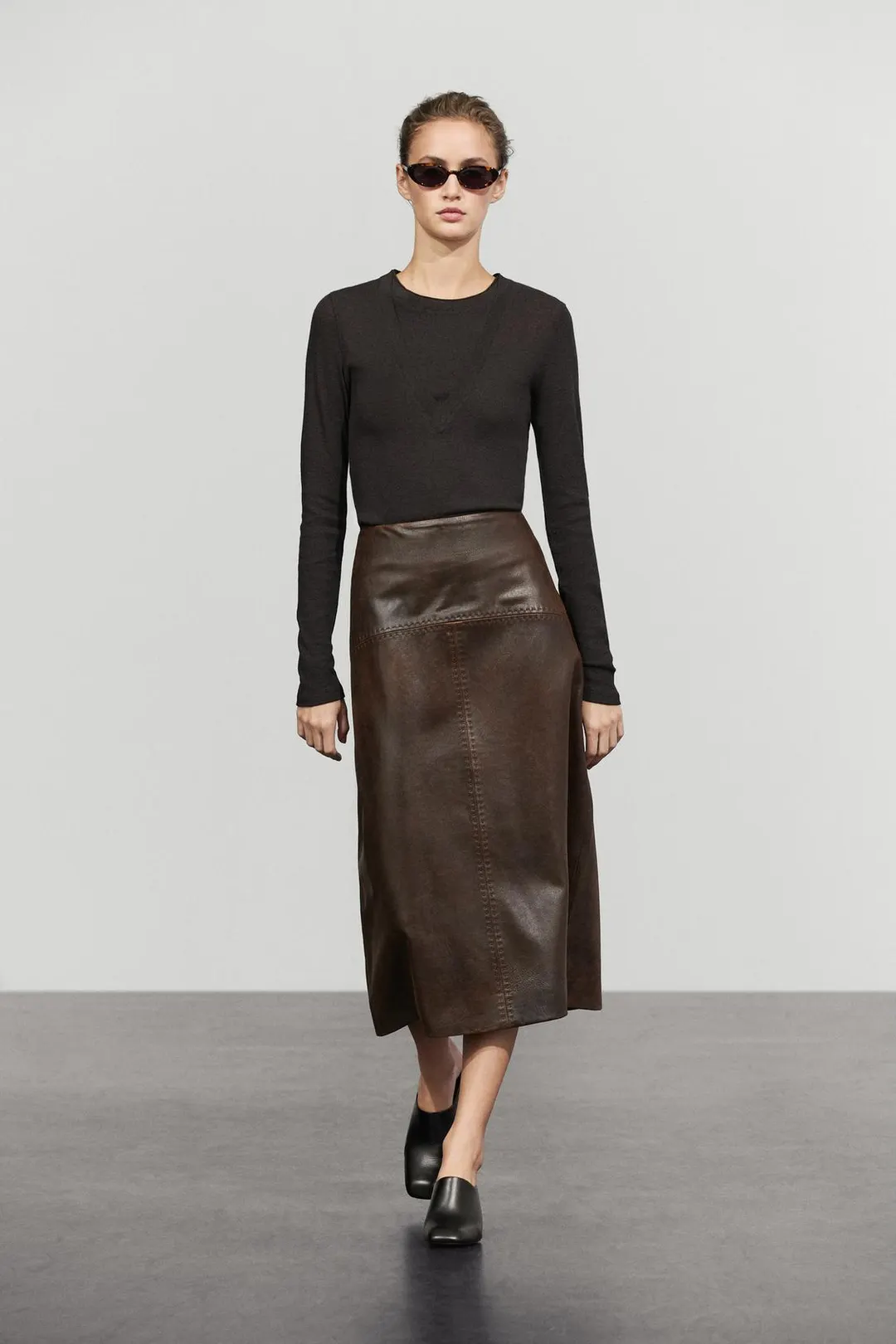 Прямая юбка миди из кожи наппа с декоративными швами, Massimo Dutti