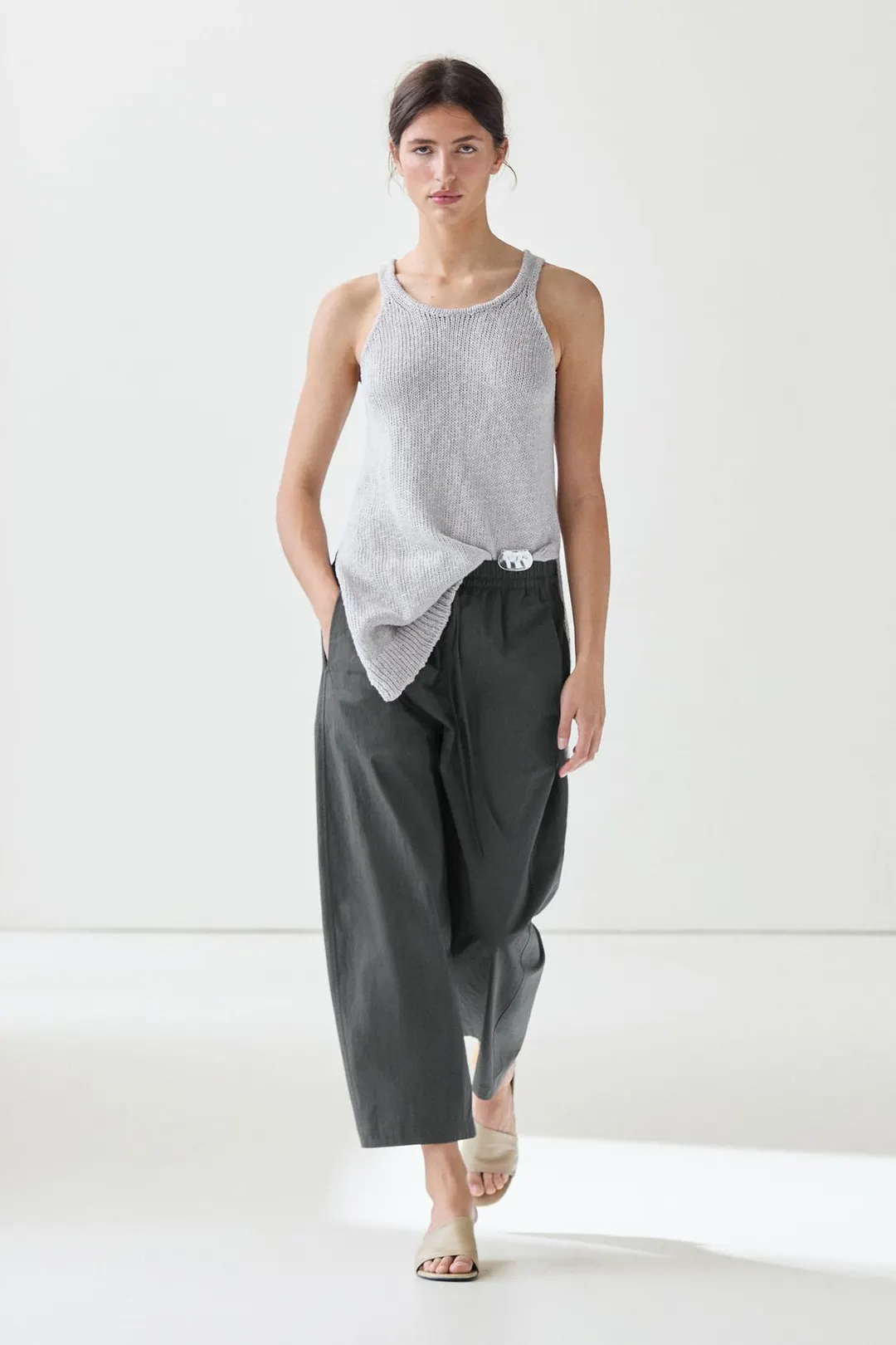 Брюки укороченные бочкообразного кроя из технологичной ткани, Massimo Dutti