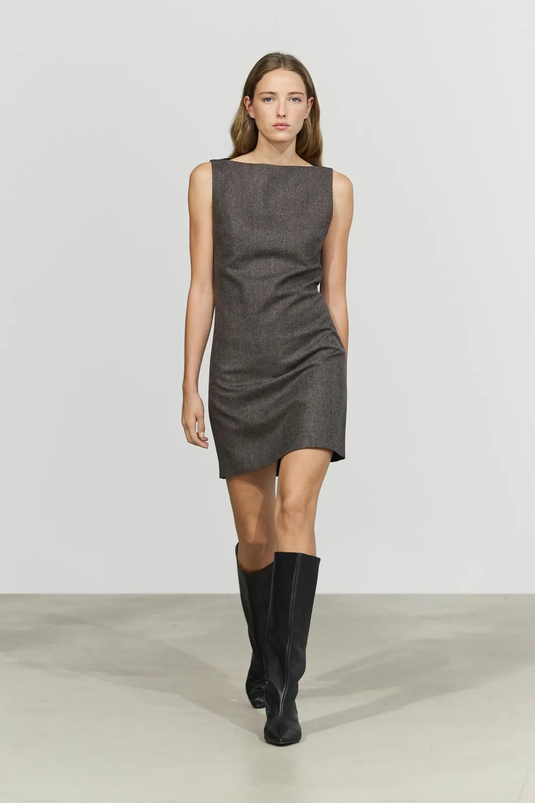 Платье мини из смесовой шерсти с вырезом лодочкой, Massimo Dutti