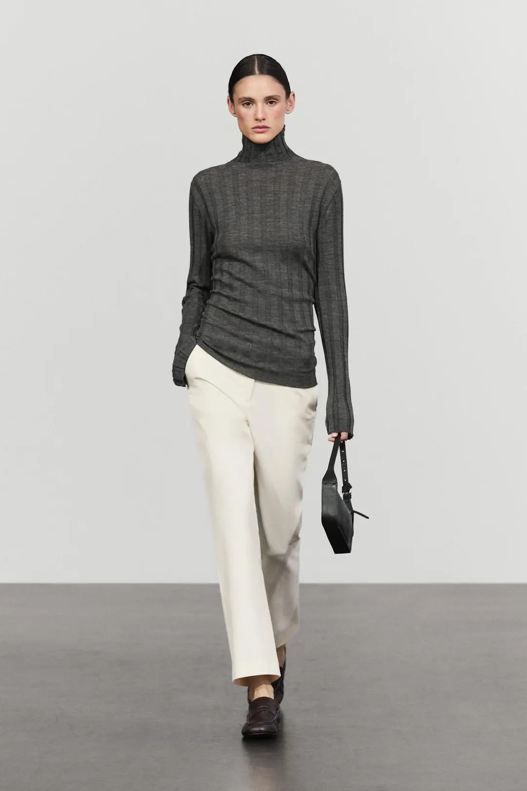Свитер в рубчик с высоким воротником, Massimo Dutti