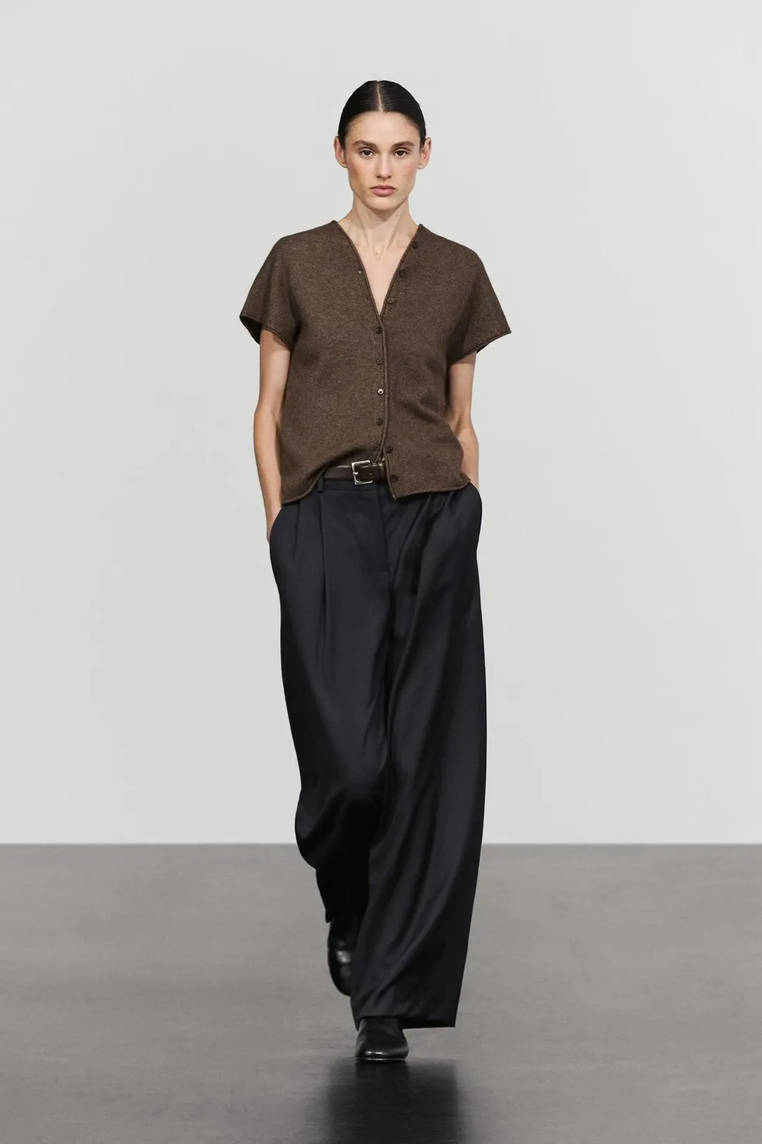Жилет вязаный с V-образным вырезом из смесовой шерсти, Massimo Dutti