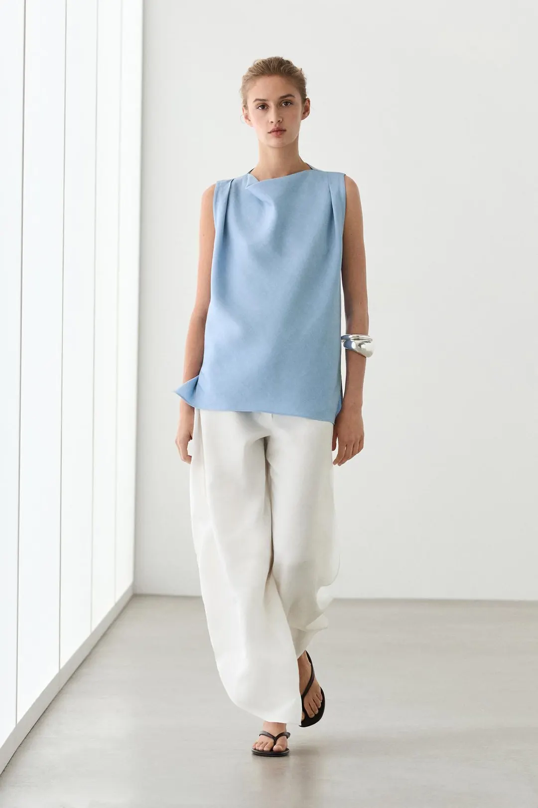 Струящийся топ из смесового льна с плиссировкой, Massimo Dutti