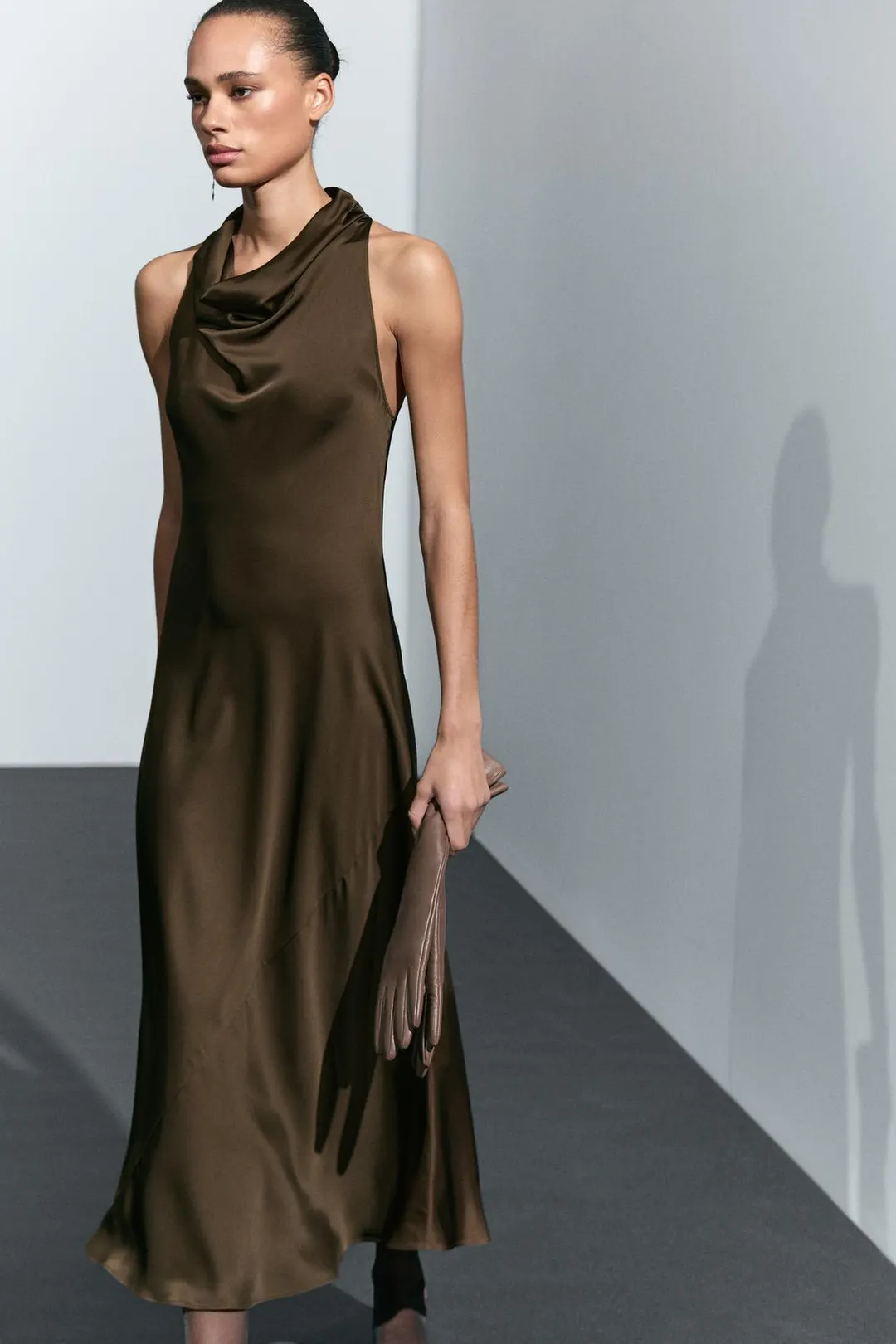 Атласное платье миди с драпировкой, Massimo Dutti