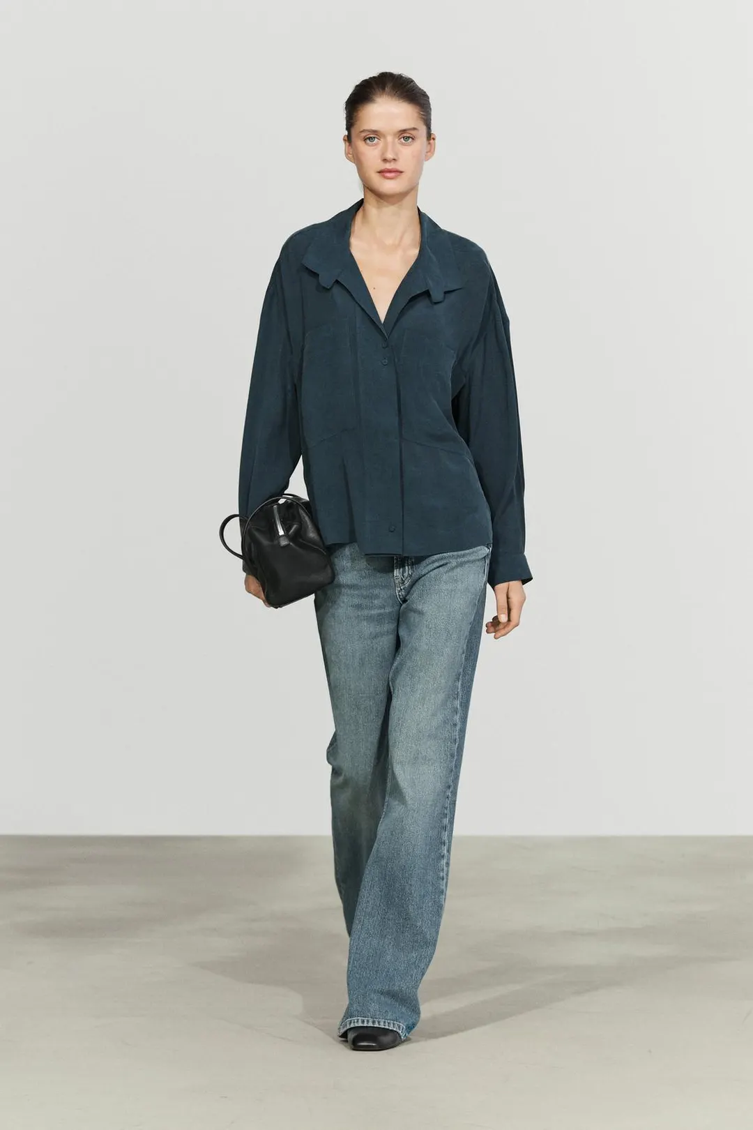 Струящаяся блузка с карманом, Massimo Dutti
