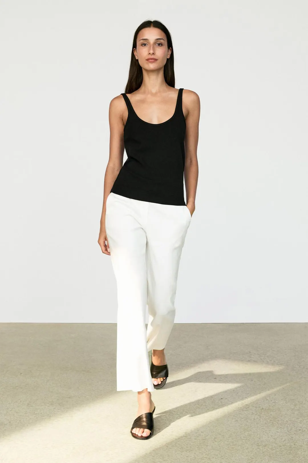 Льняные брюки с легким клешем, Massimo Dutti