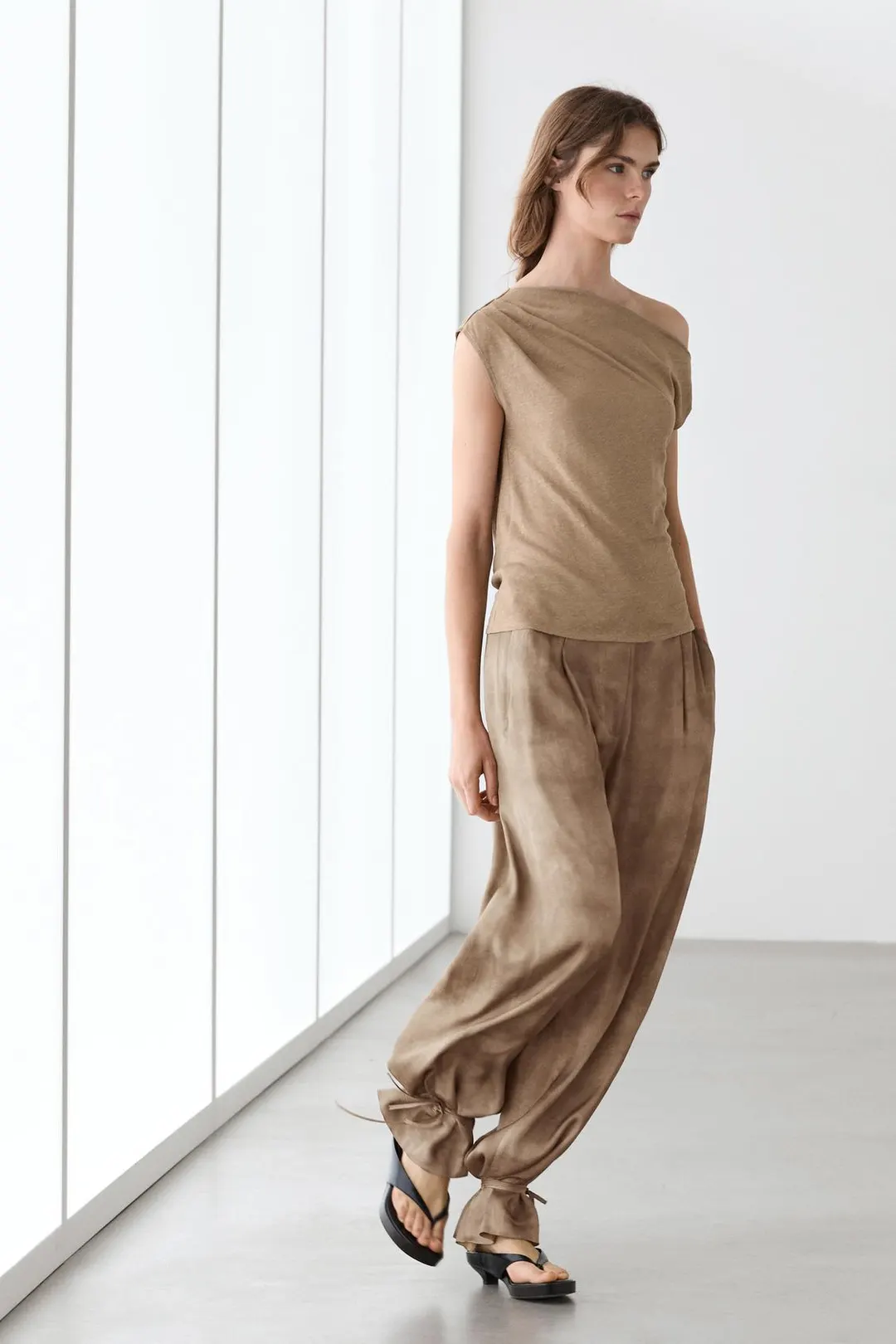 Брюки струящиеся с завязками по низу, Massimo Dutti