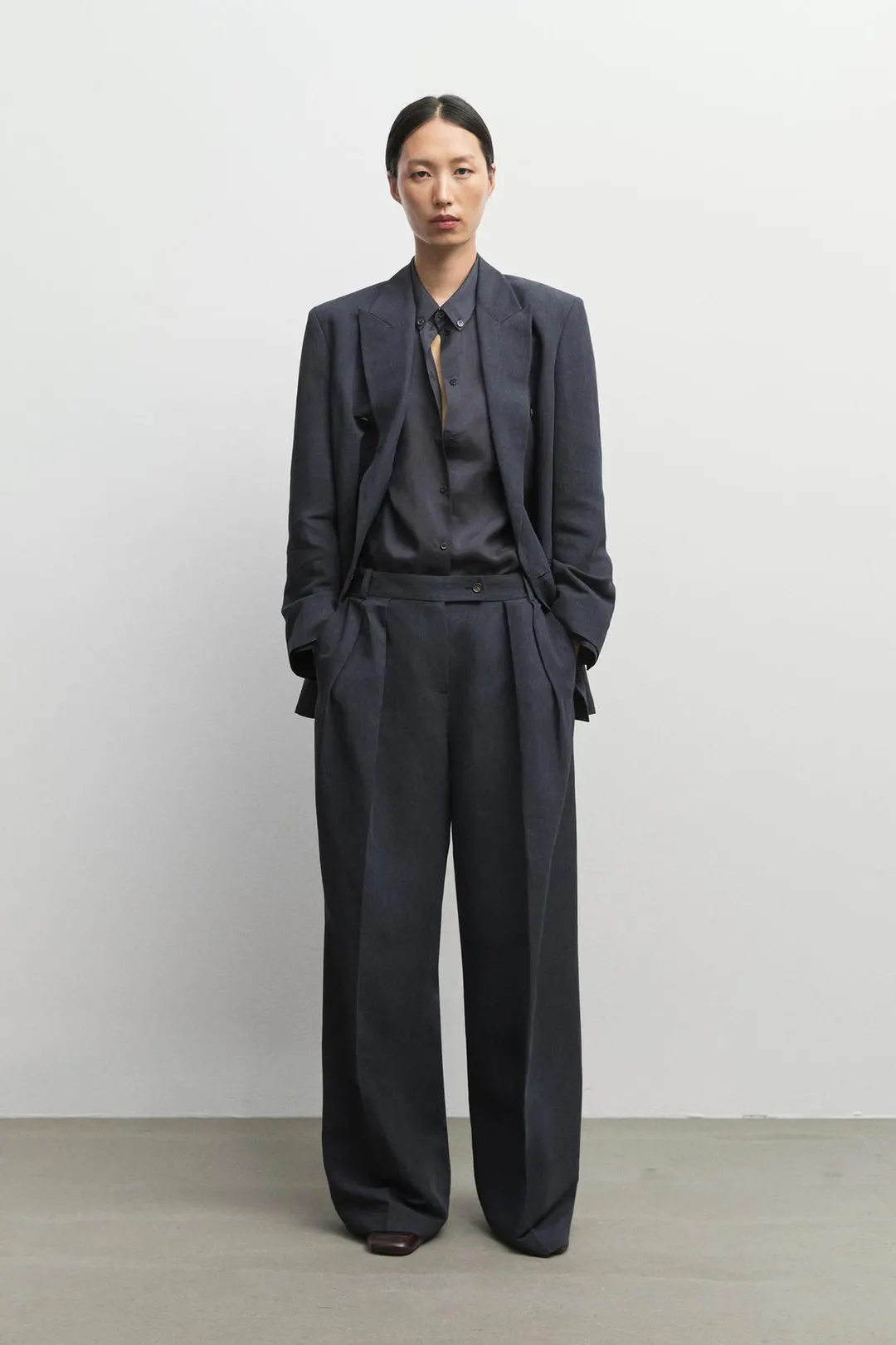 Костюмные брюки из меланжевого льна, Massimo Dutti