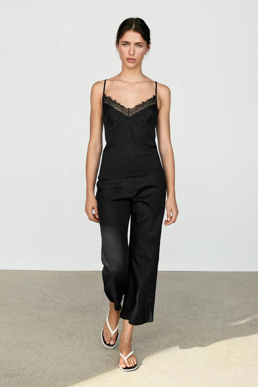 Топ на бретелях с кружевной отделкой, Massimo Dutti