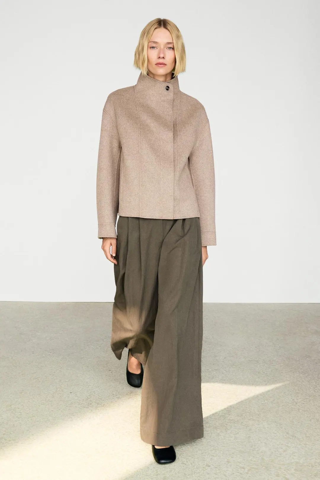 Короткое пальто из смесовой шерсти с воротником внахлест, Massimo Dutti