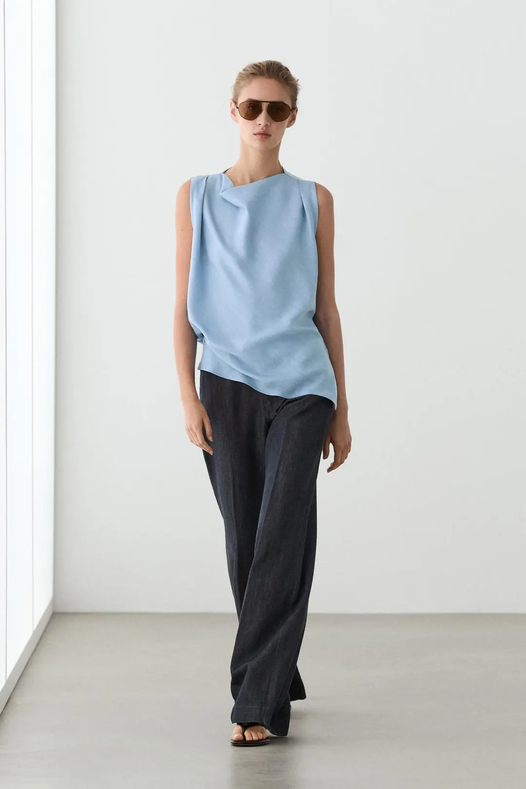 Струящийся топ из смесового льна с плиссировкой, Massimo Dutti
