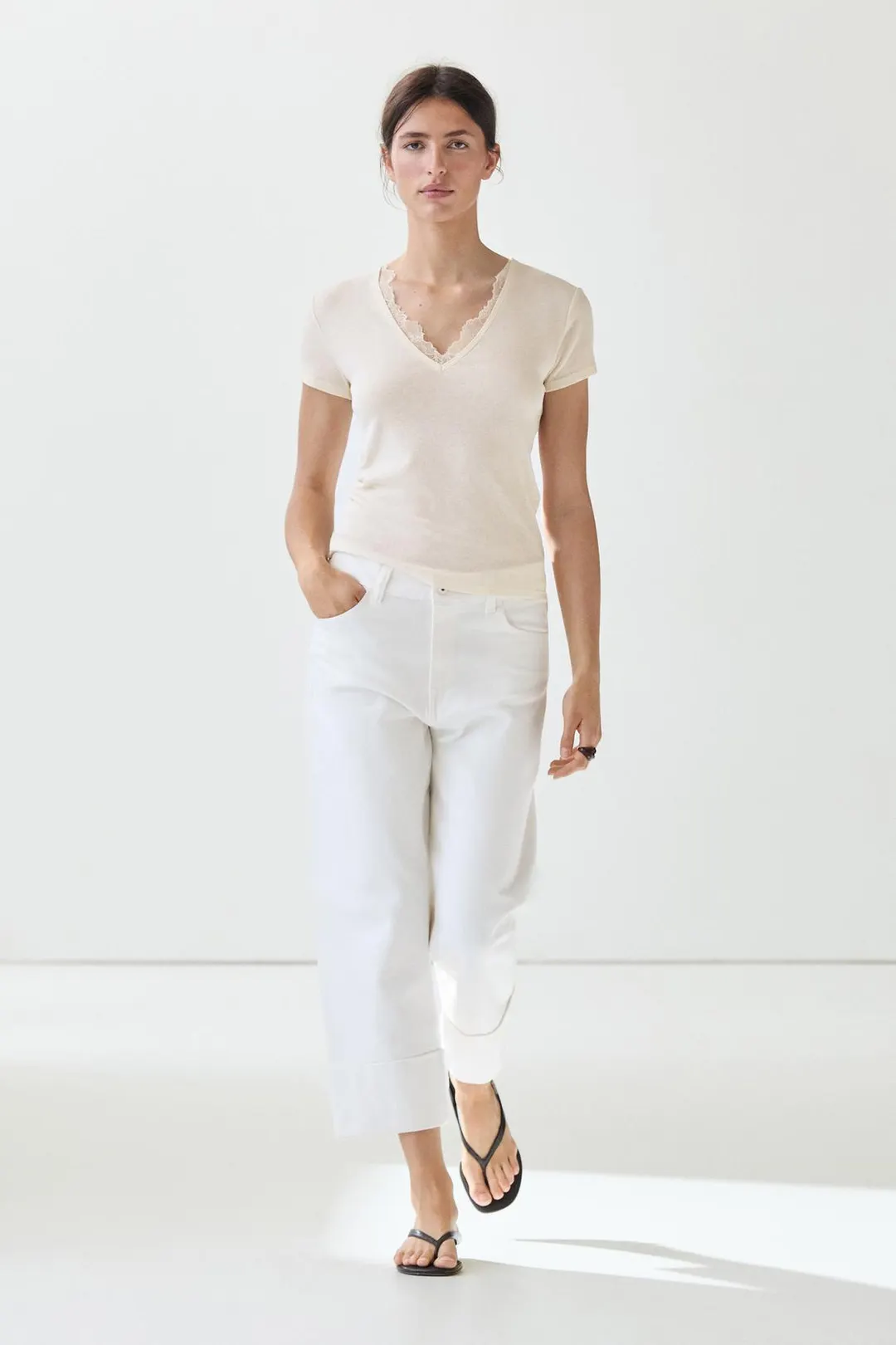 Футболка с V-образным вырезом и кружевом, Massimo Dutti