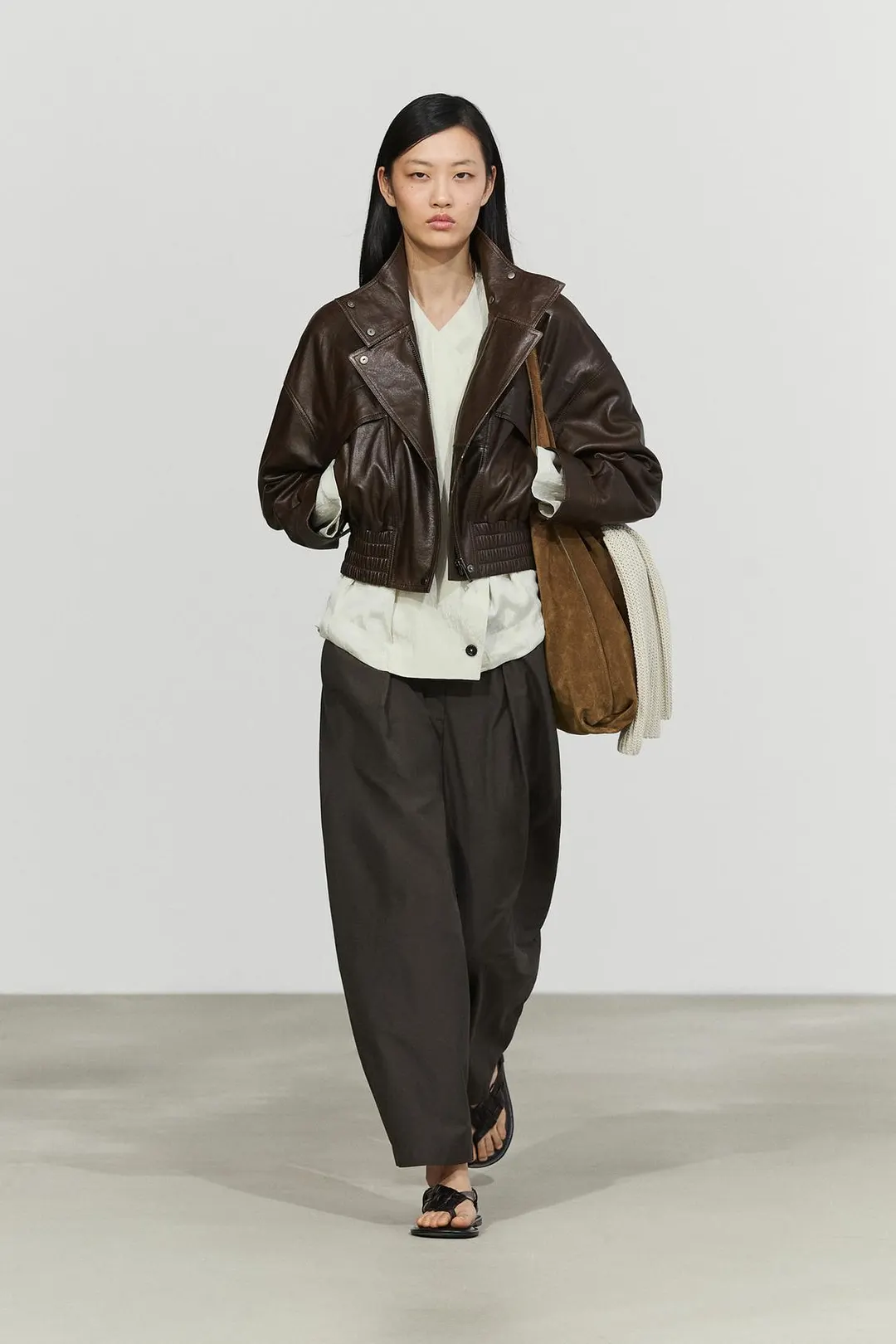 Короткий бомбер из кожи наппа, Massimo Dutti
