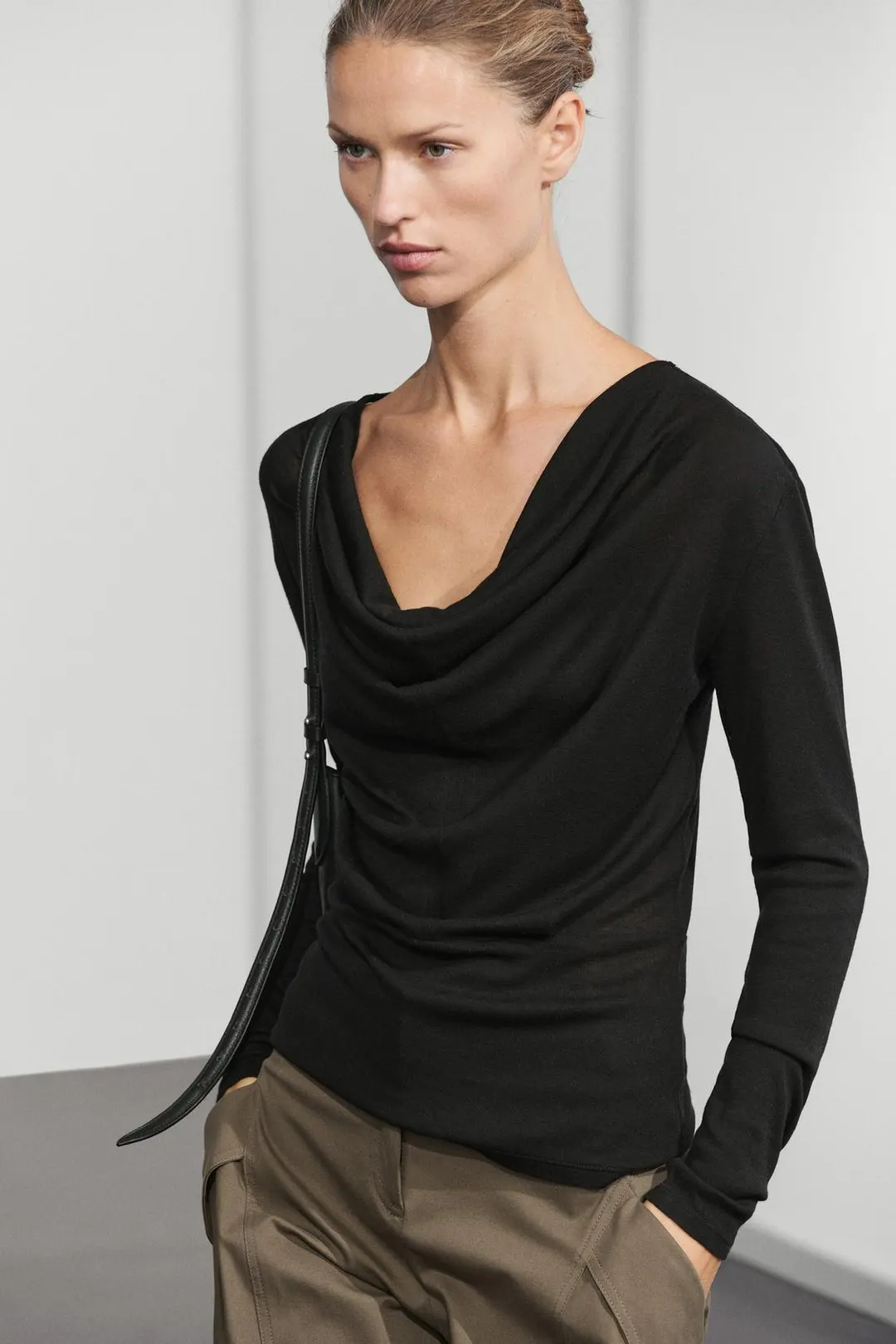 Топ с длинными рукавами и драпированным вырезом, Massimo Dutti