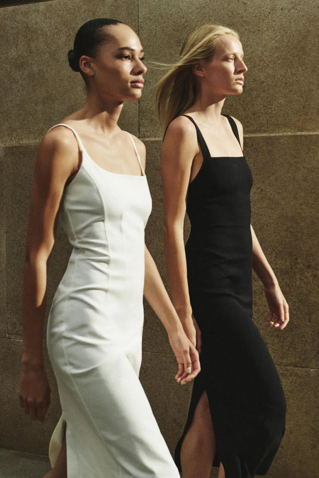 Платье миди на бретелях с нагрудником, Massimo Dutti