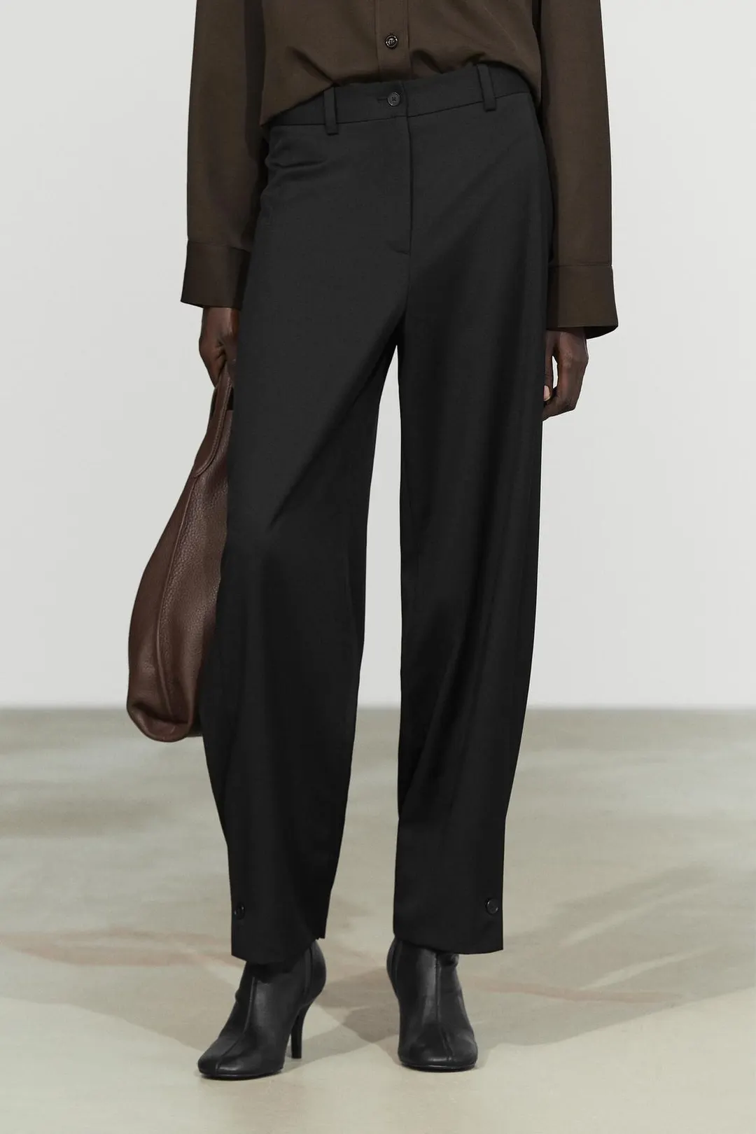 Брюки из 100% шерсти с вытачками и пуговицами, Massimo Dutti