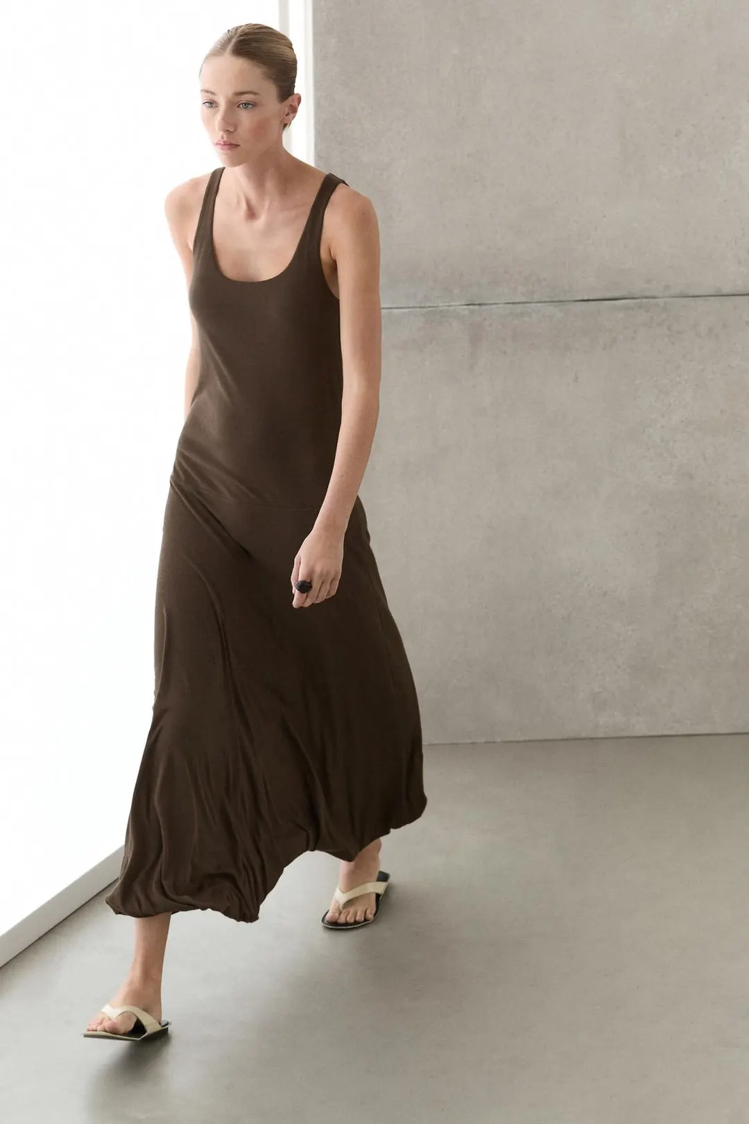 Платье миди с объёмной деталью, Massimo Dutti