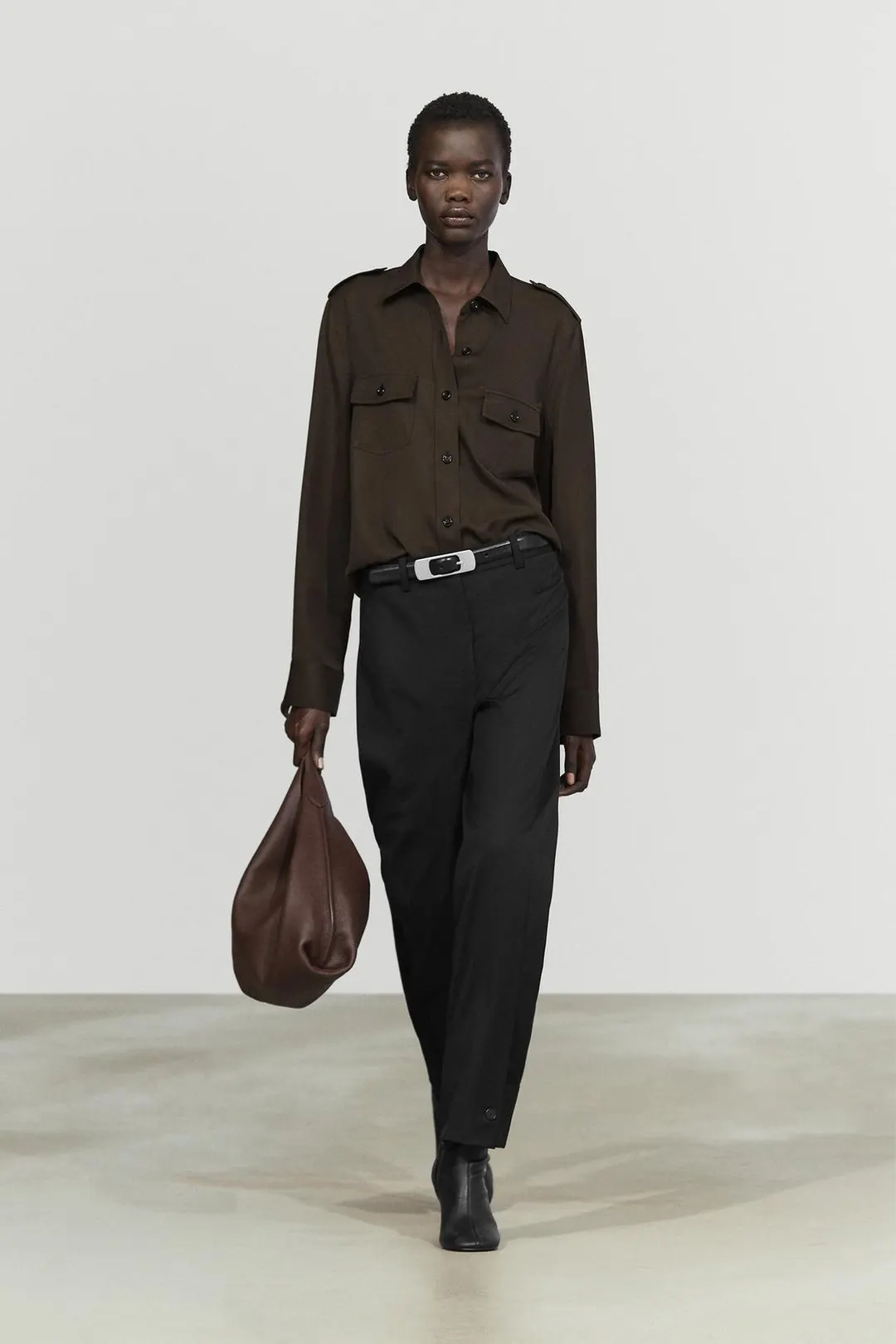 Брюки из 100% шерсти с вытачками и пуговицами, Massimo Dutti