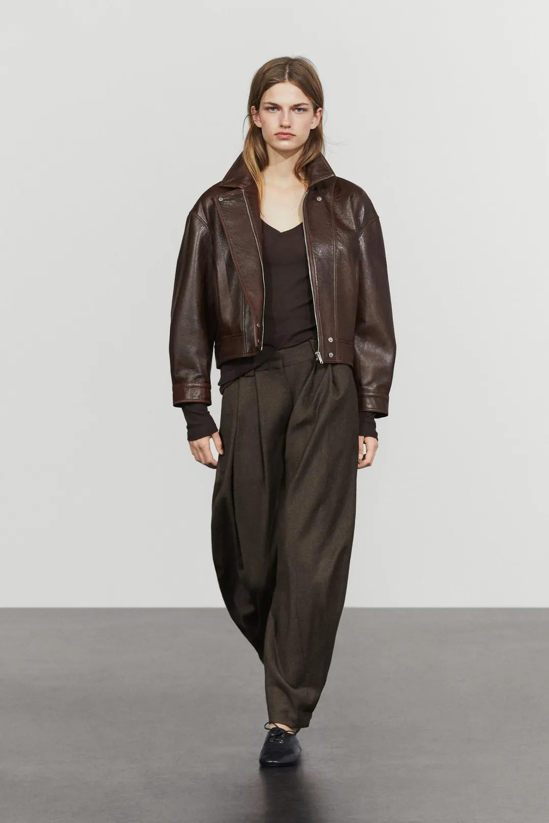 Брюки из фланели со складками и отделкой по низу, Massimo Dutti