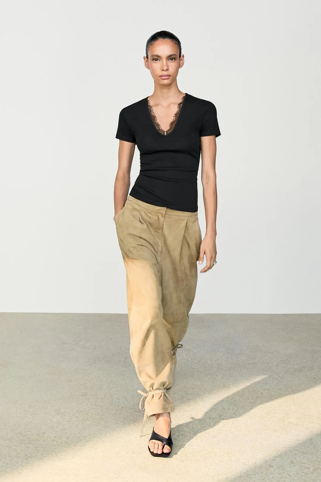 Футболка с V-образным вырезом и кружевом, Massimo Dutti