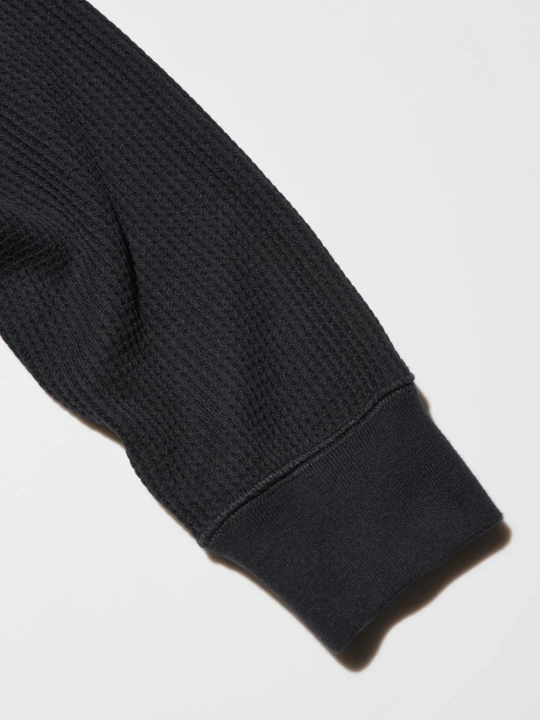Лонгслив вафельной вязки с воротом хенли, Uniqlo