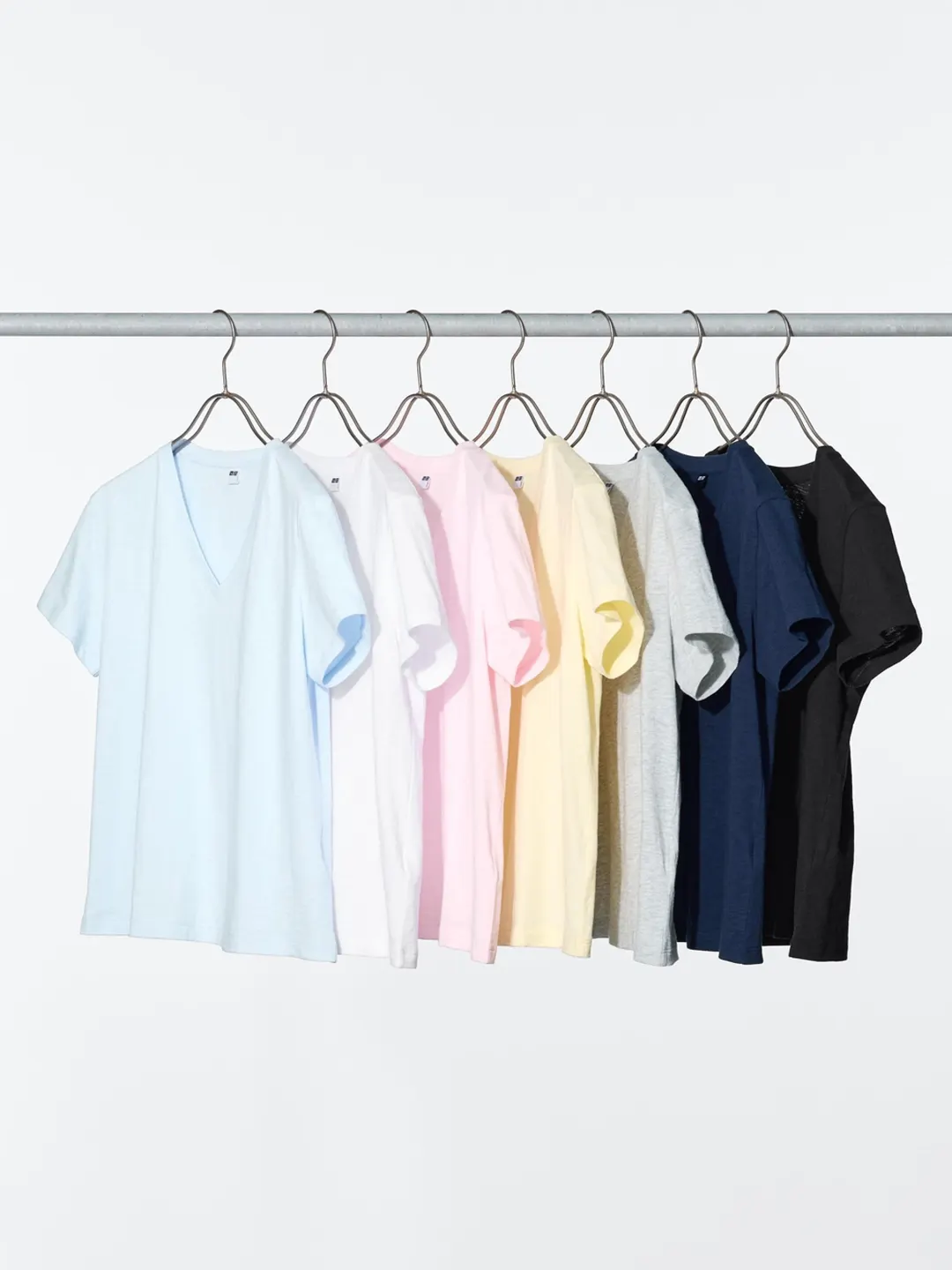 Футболка из фактурной пряжи с V-образным вырезом, Uniqlo