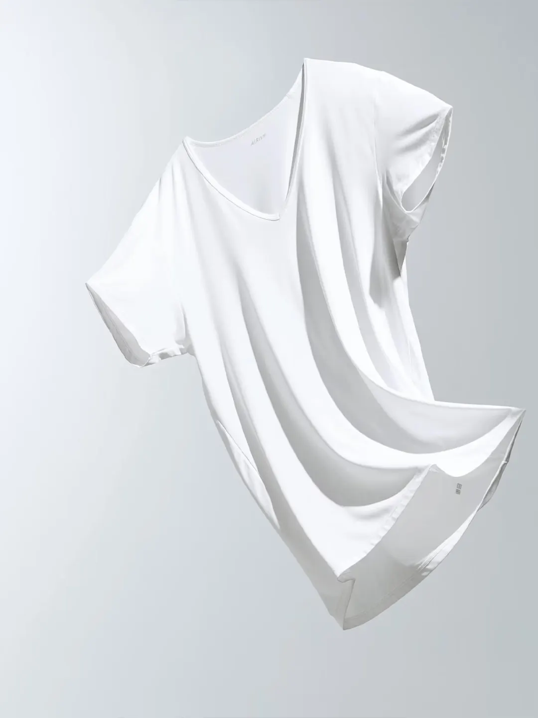 Футболка AIRism с V-образным вырезом, Uniqlo