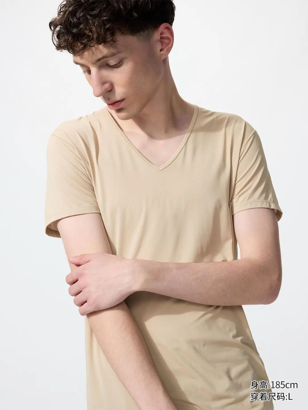 Футболка AIRism с V-образным вырезом, Uniqlo