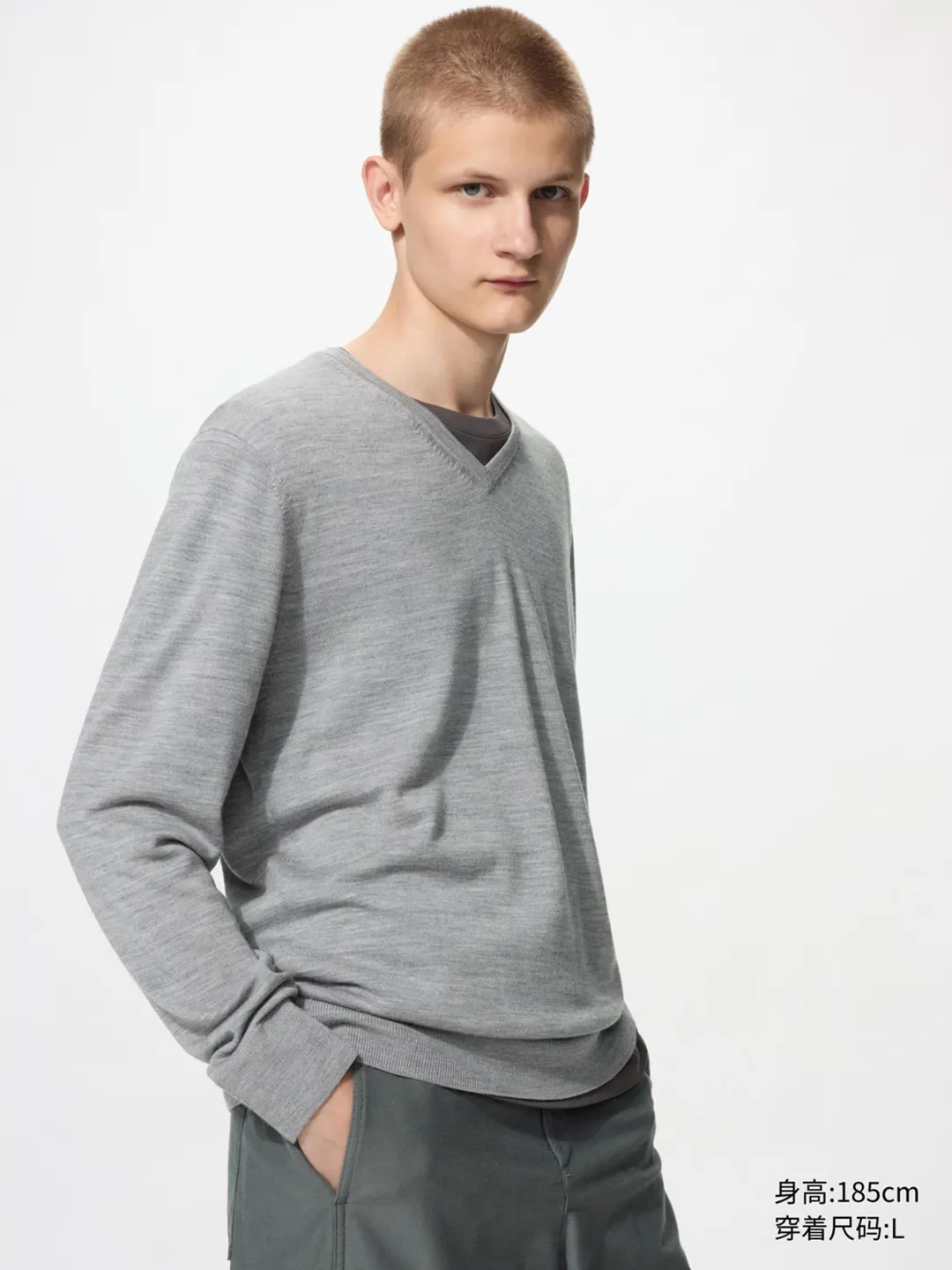 Джемпер из тонкой мериносовой шерсти с V-образным вырезом, Uniqlo