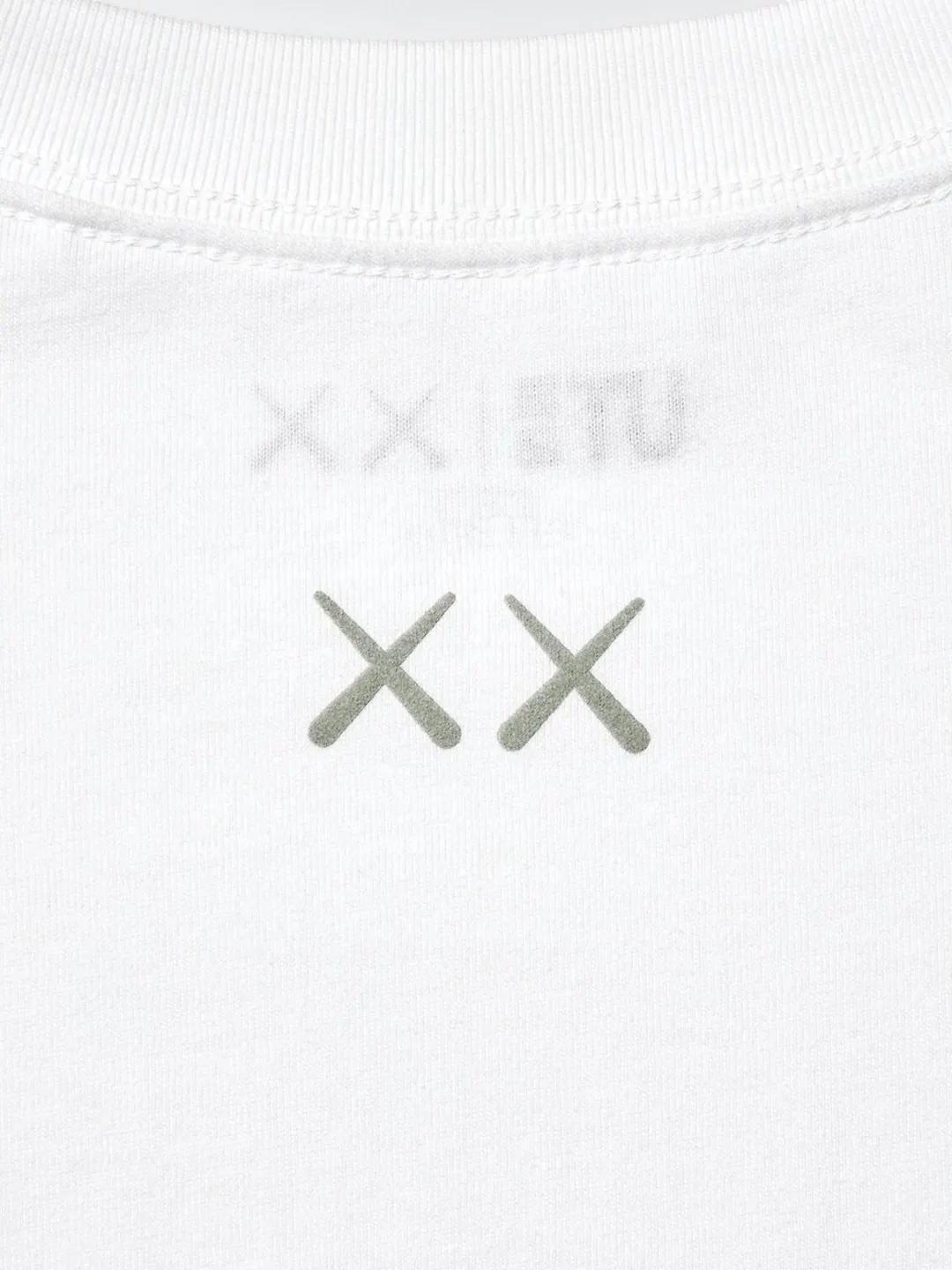 Футболка UT KAWS, Uniqlo