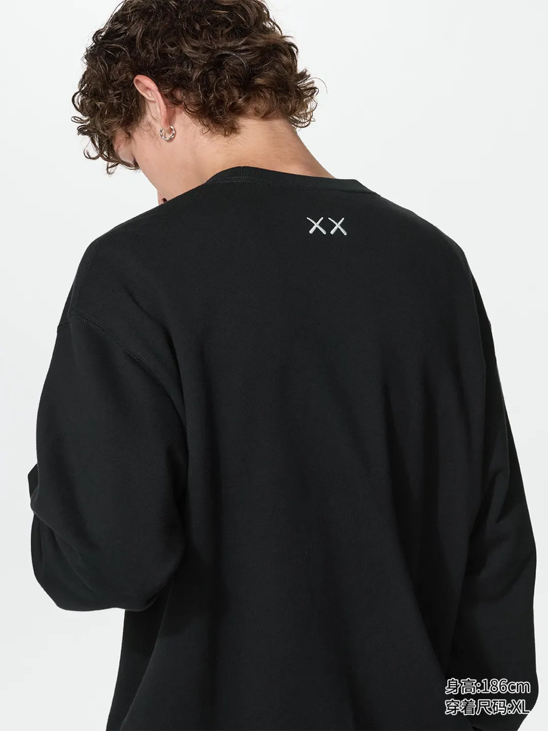 Свитшот UT KAWS, Uniqlo