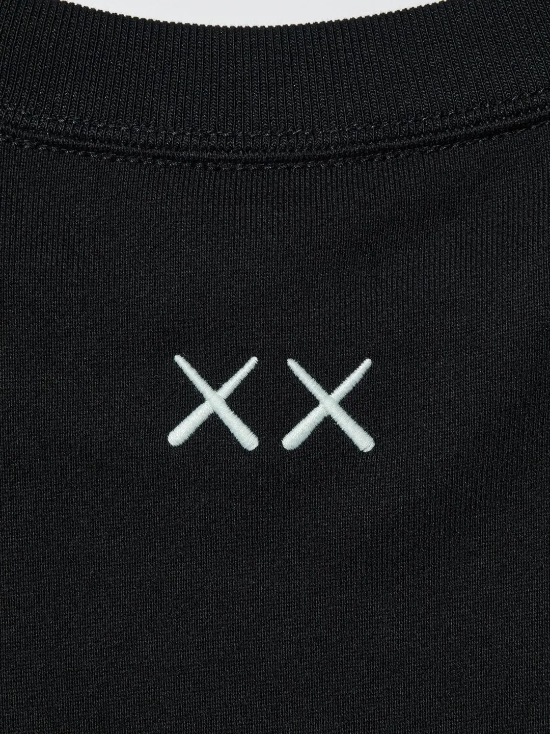 Свитшот UT KAWS, Uniqlo