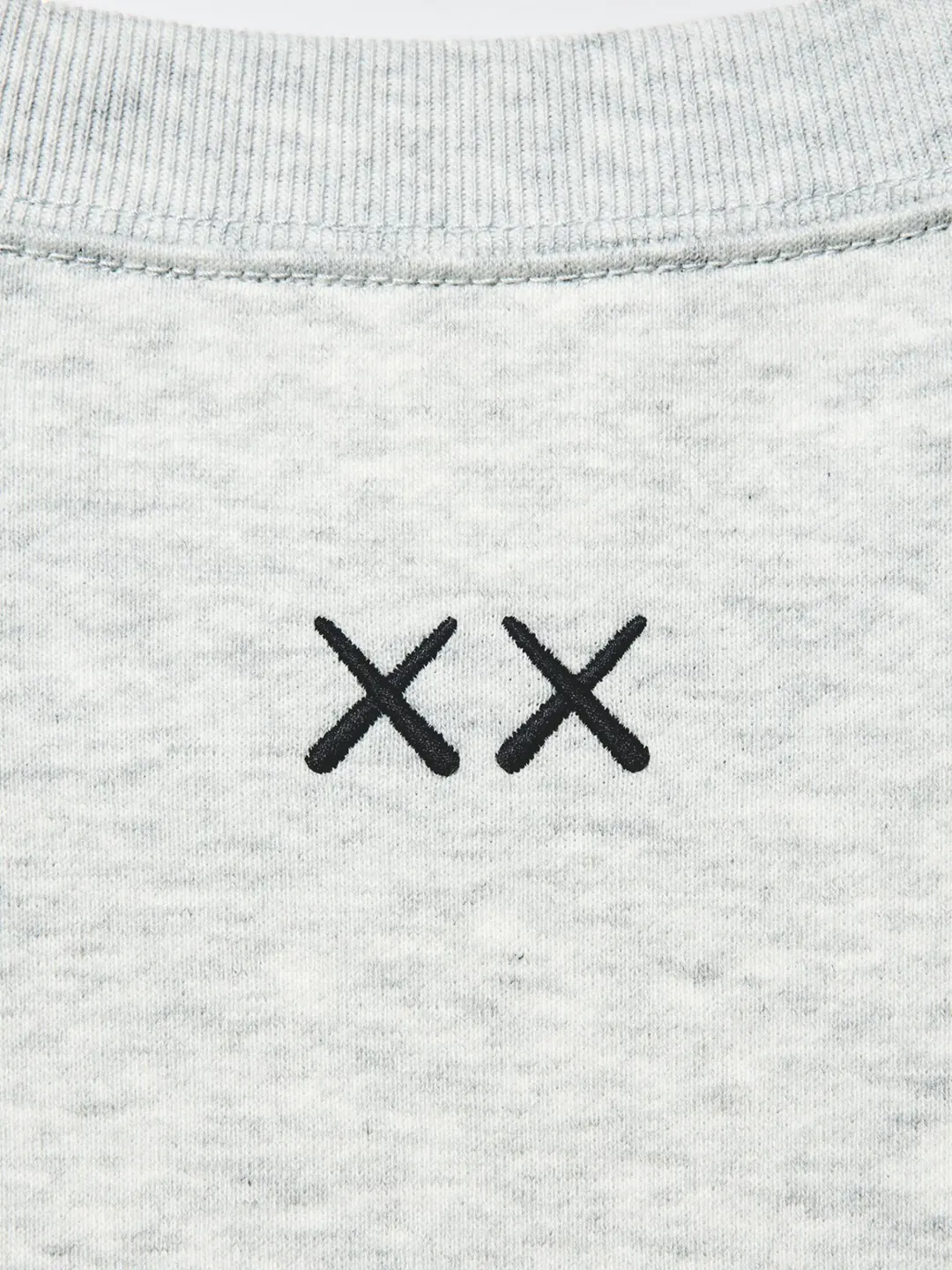 Свитшот UT KAWS, Uniqlo