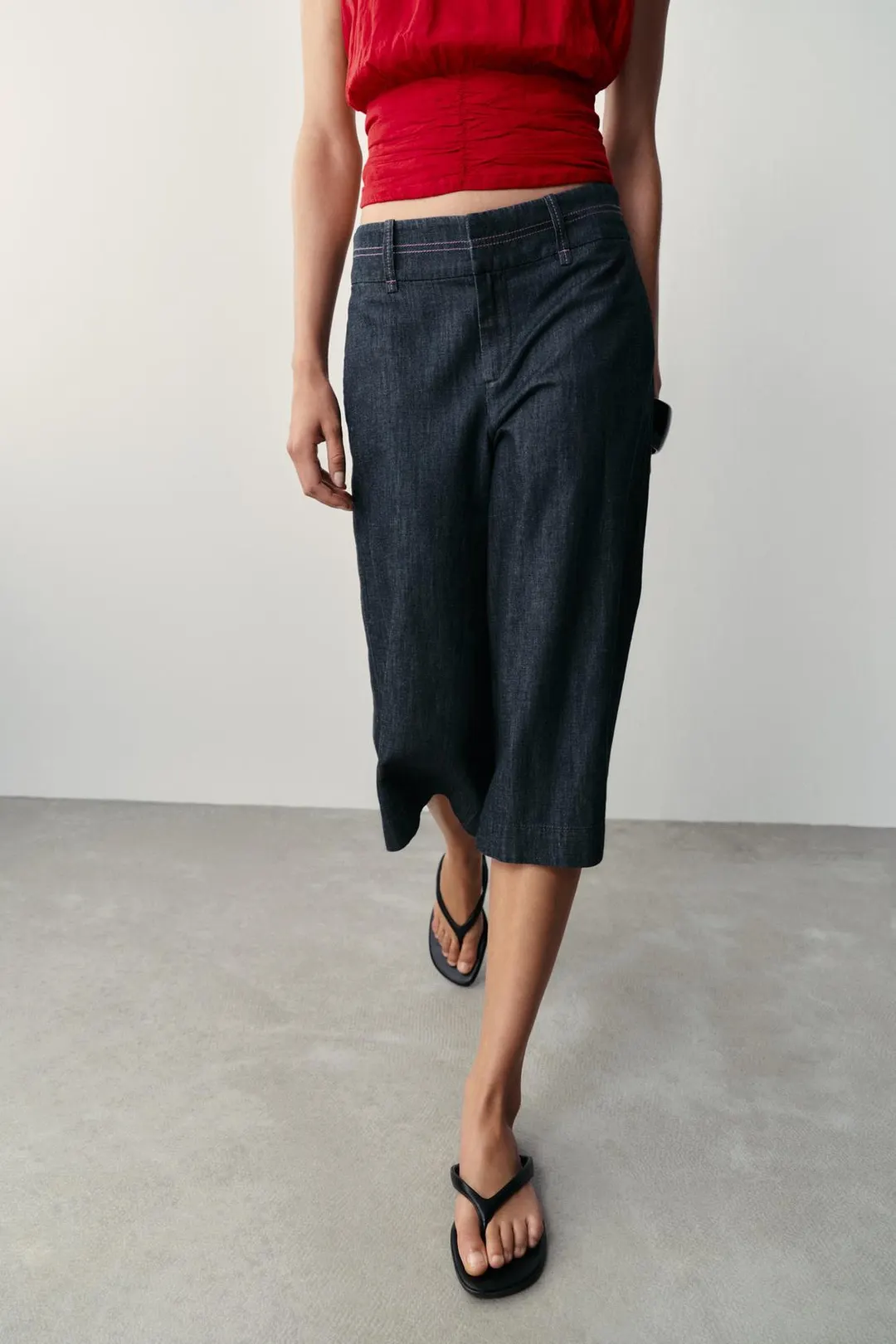 Удлиненные шорты бермуды с контрастной строчкой, Zara