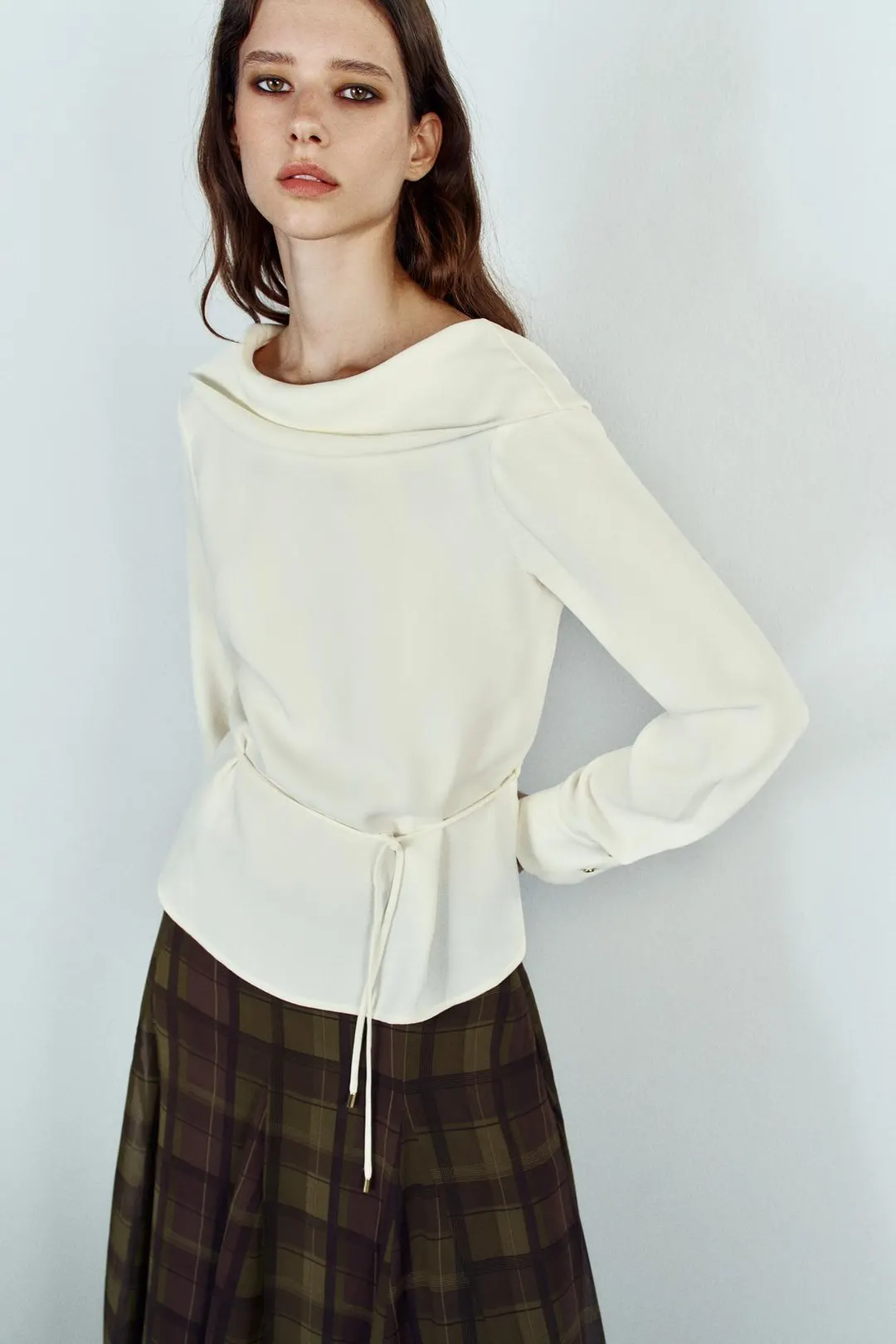 Блузка с вырезом лодочкой, Zara