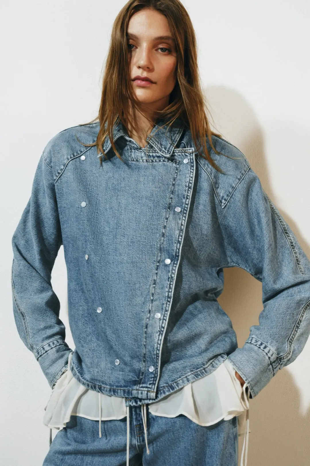 Джинсовая куртка с подплечниками ZW Collection, Zara