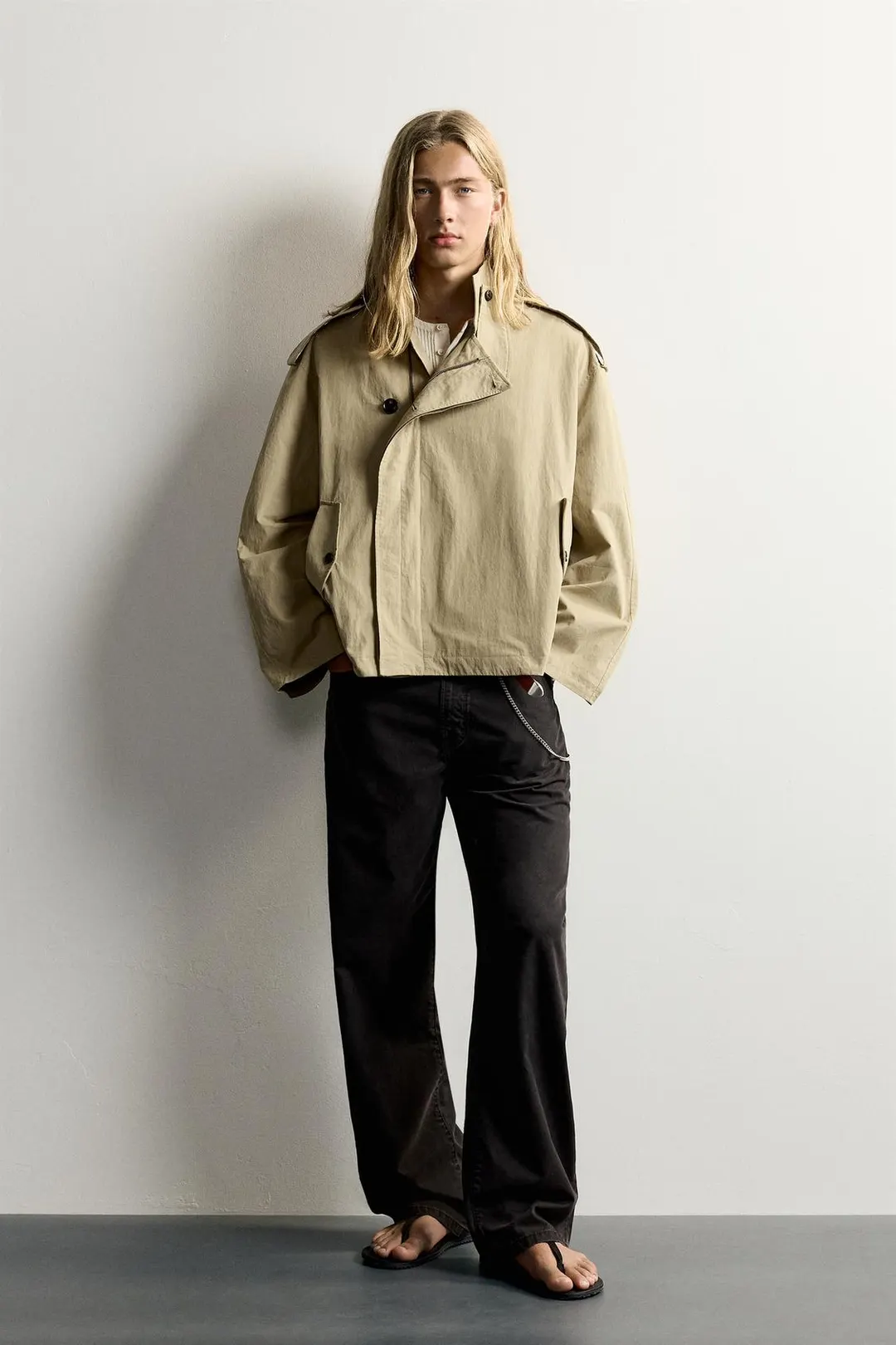 Укороченный тренч из технологичной ткани, Zara