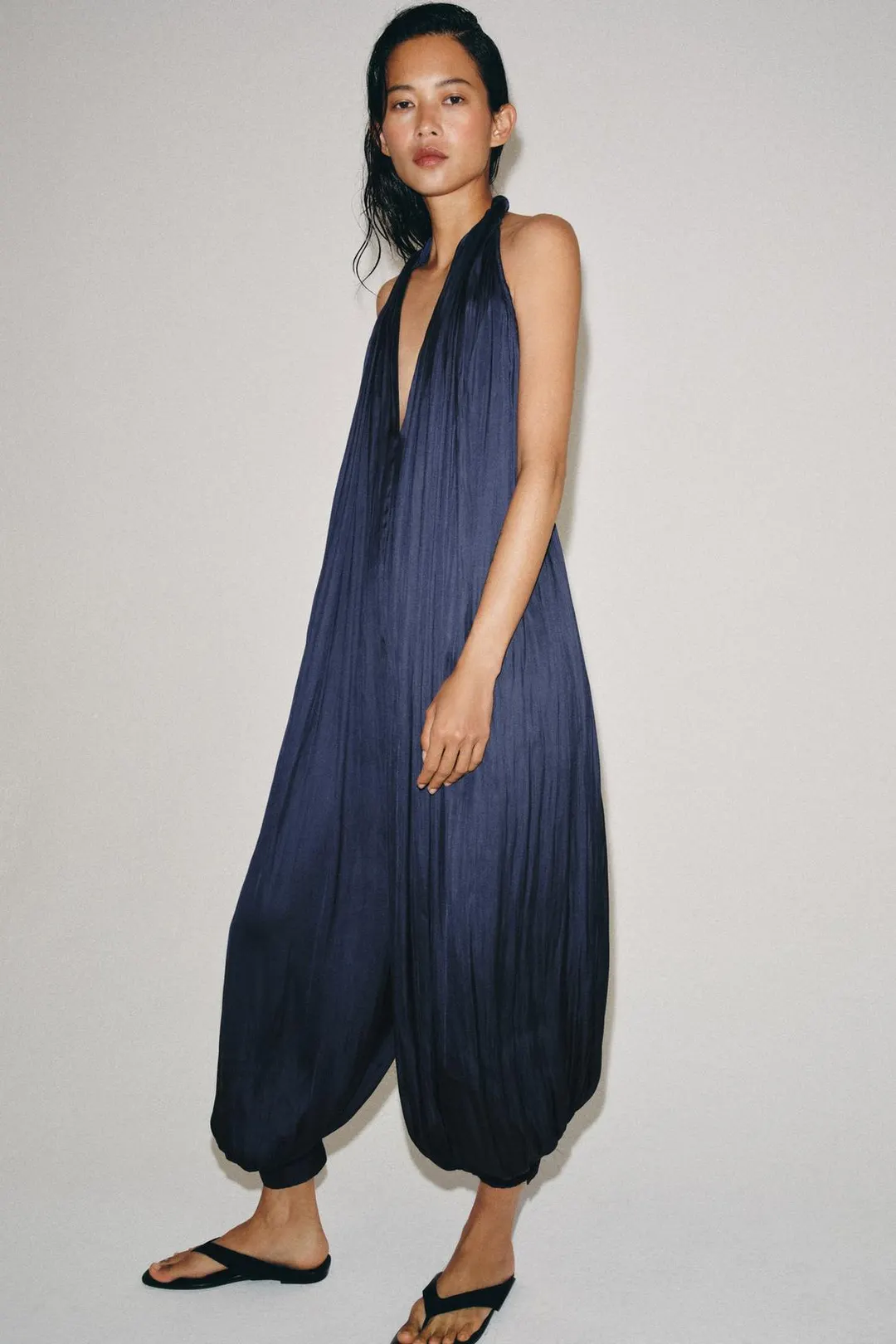 Атласный комбинезон с открытыми плечами ZW Collection, Zara
