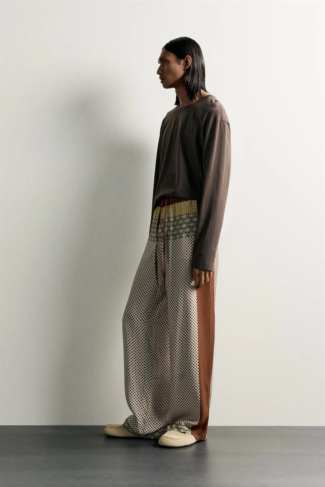 Брюки струящиеся с принтом Limited Edition, Zara
