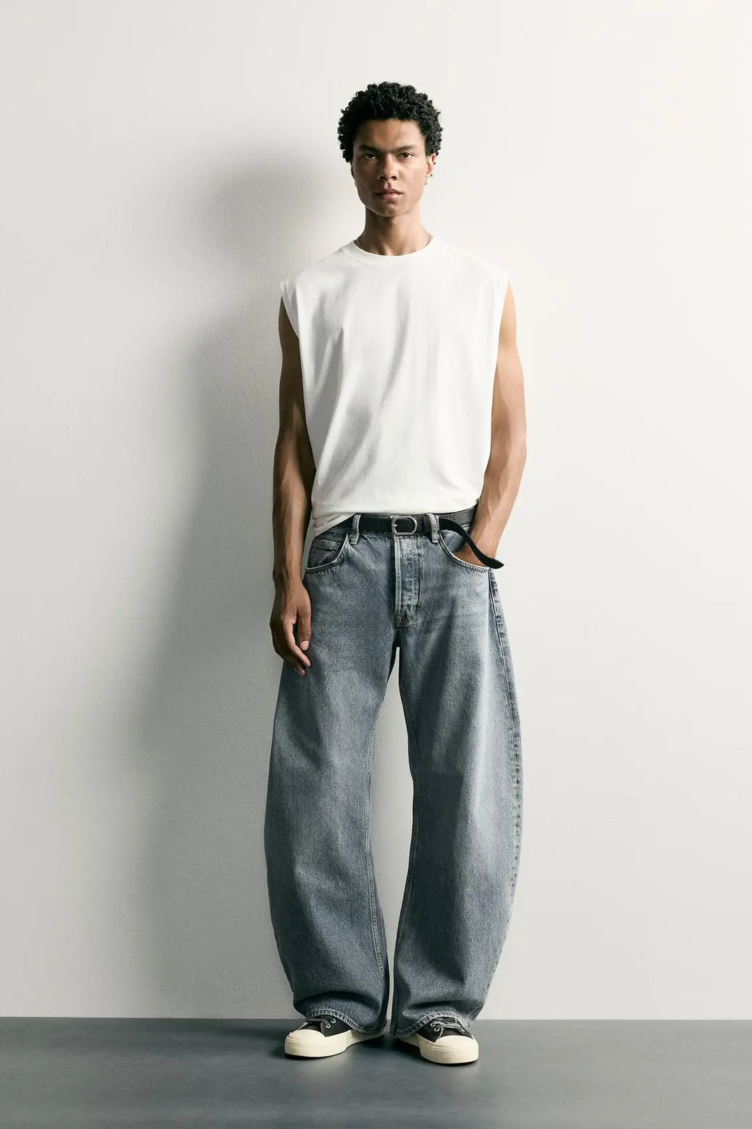 Джинсы barrel fit, Zara