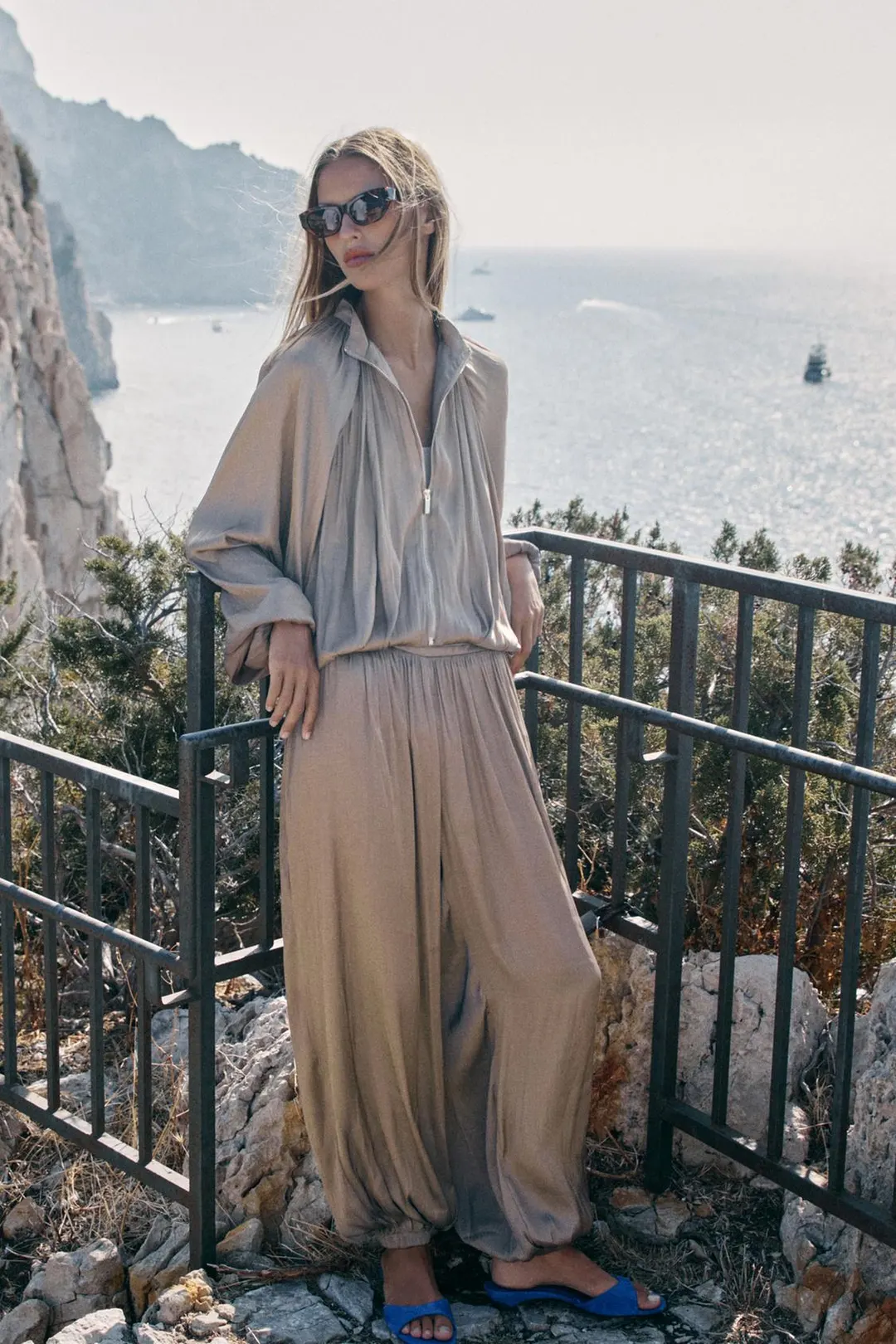 Атласный бомбер, Zara