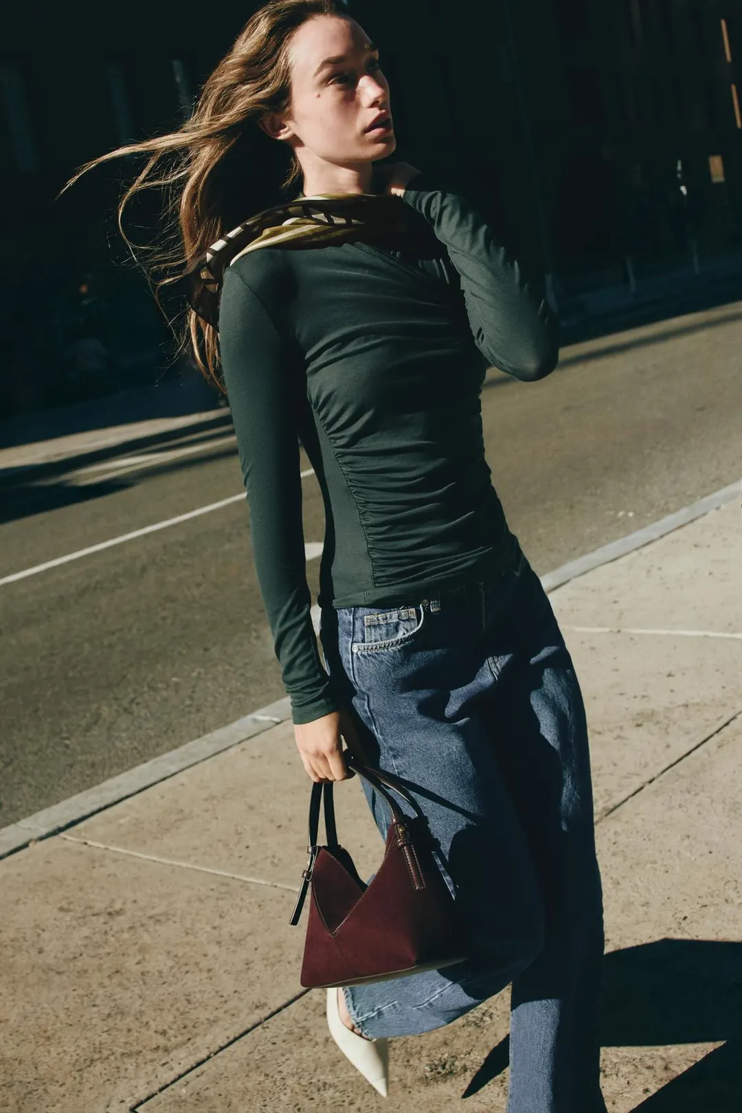 Футболка из лиоцелла с драпировкой сбоку, Zara
