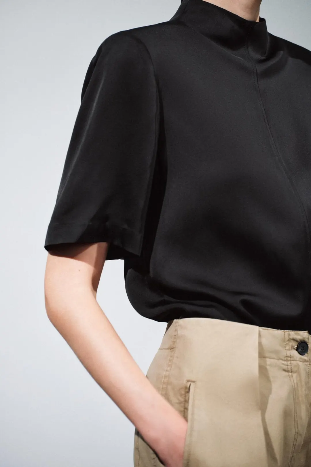 Атласный топ с подплечниками ZW Collection, Zara